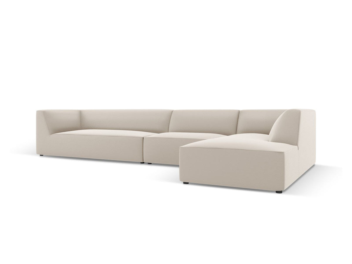 Modulares Ecksofa Siena mit Kunstlederbezug in Light Beige, rechte Ausrichtung, 5-Sitzer Form mit Récamiere und Kunststoffbeinen.