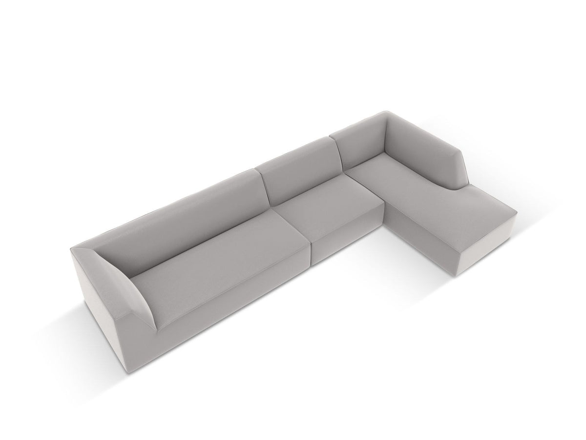 Modulares Ecksofa Siena mit Kunstlederbezug in Light Beige, rechte Ausrichtung, 5-Sitzer Form mit Récamiere und Kunststoffbeinen.