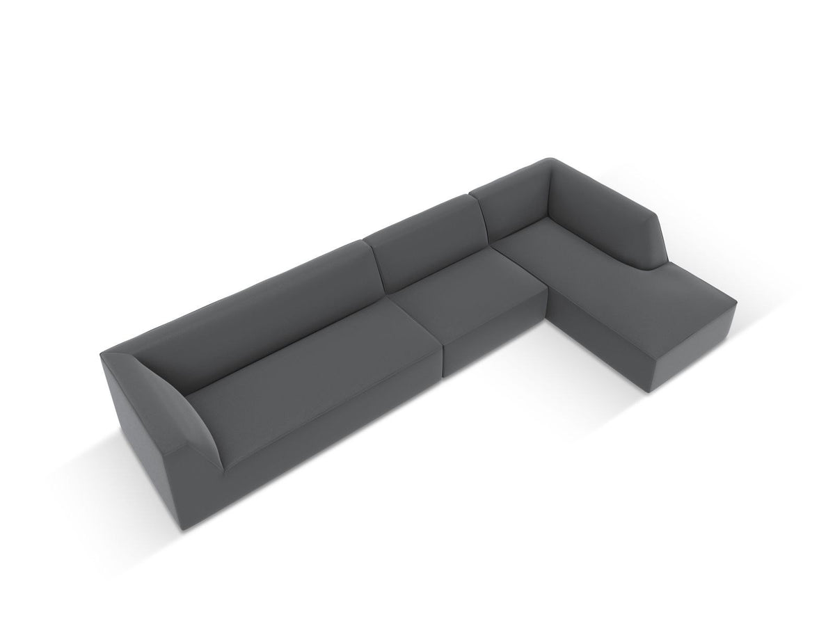 Modulares Ecksofa Siena mit Kunstlederbezug in Light Beige, rechte Ausrichtung, 5-Sitzer Form mit Récamiere und Kunststoffbeinen.