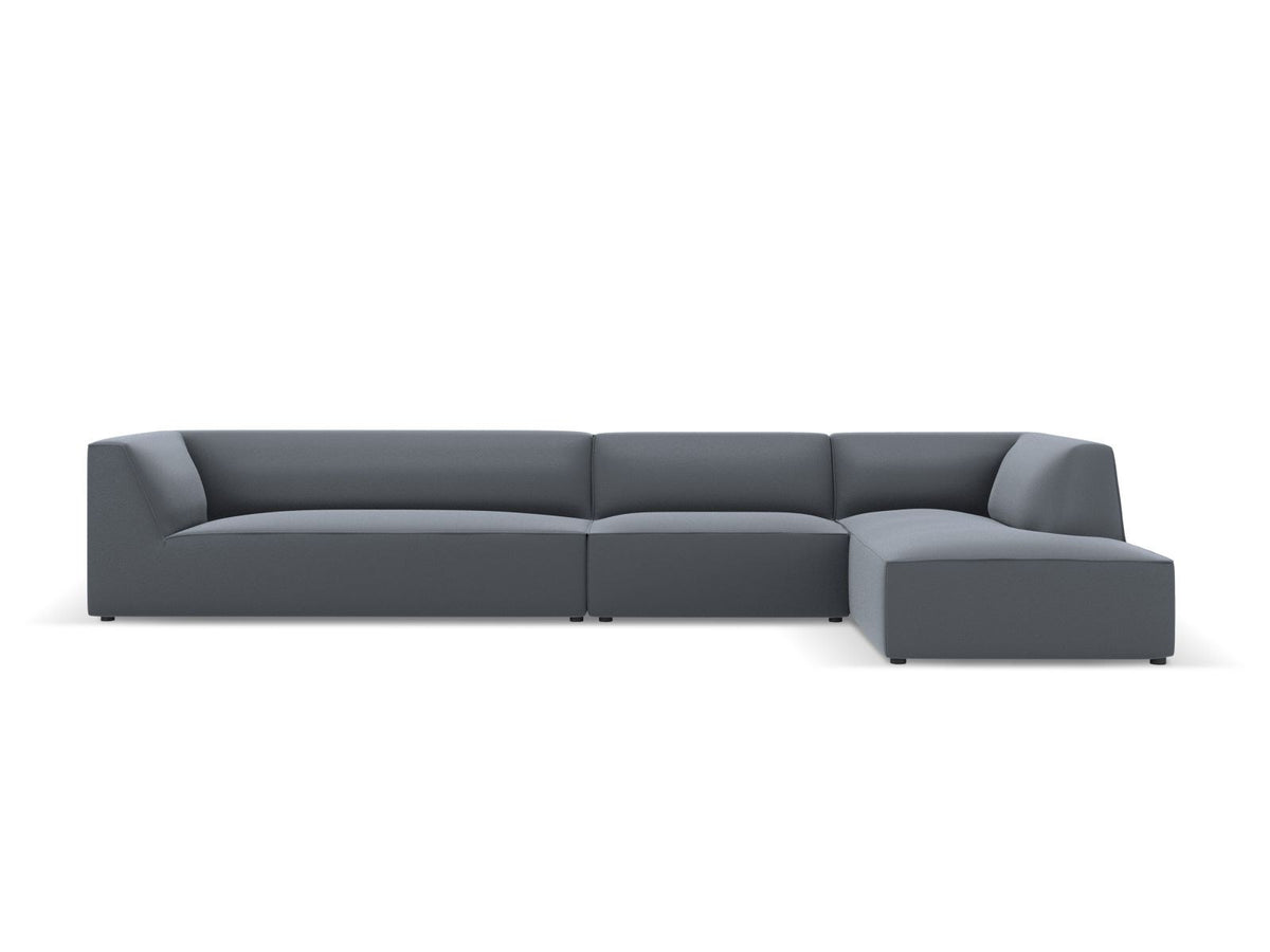 Modulares Ecksofa Siena mit Kunstlederbezug in Light Beige, rechte Ausrichtung, 5-Sitzer Form mit Récamiere und Kunststoffbeinen.