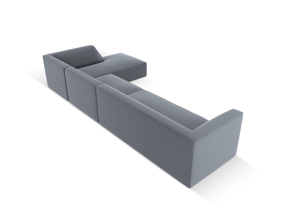 Modulares Ecksofa Siena mit Kunstlederbezug in Light Beige, rechte Ausrichtung, 5-Sitzer Form mit Récamiere und Kunststoffbeinen.