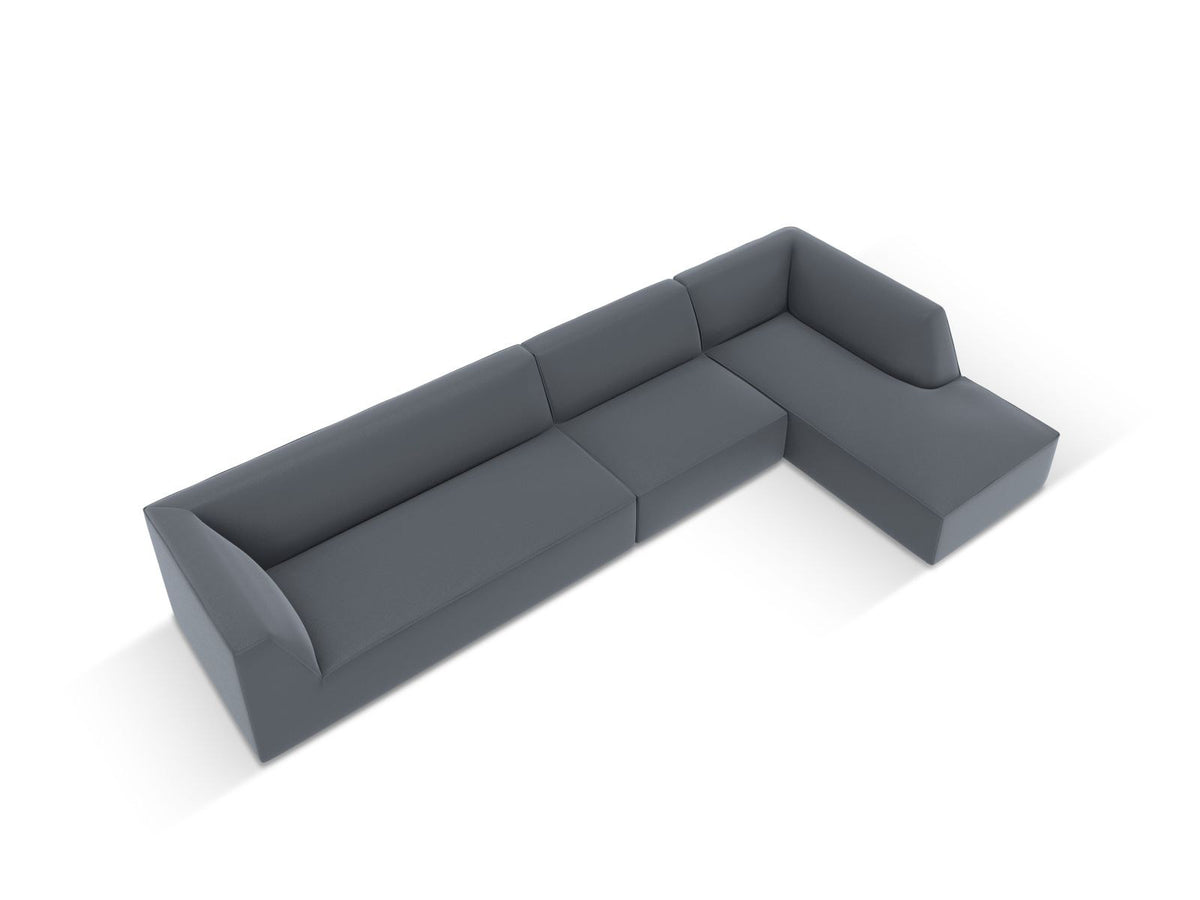 Modulares Ecksofa Siena mit Kunstlederbezug in Light Beige, rechte Ausrichtung, 5-Sitzer Form mit Récamiere und Kunststoffbeinen.