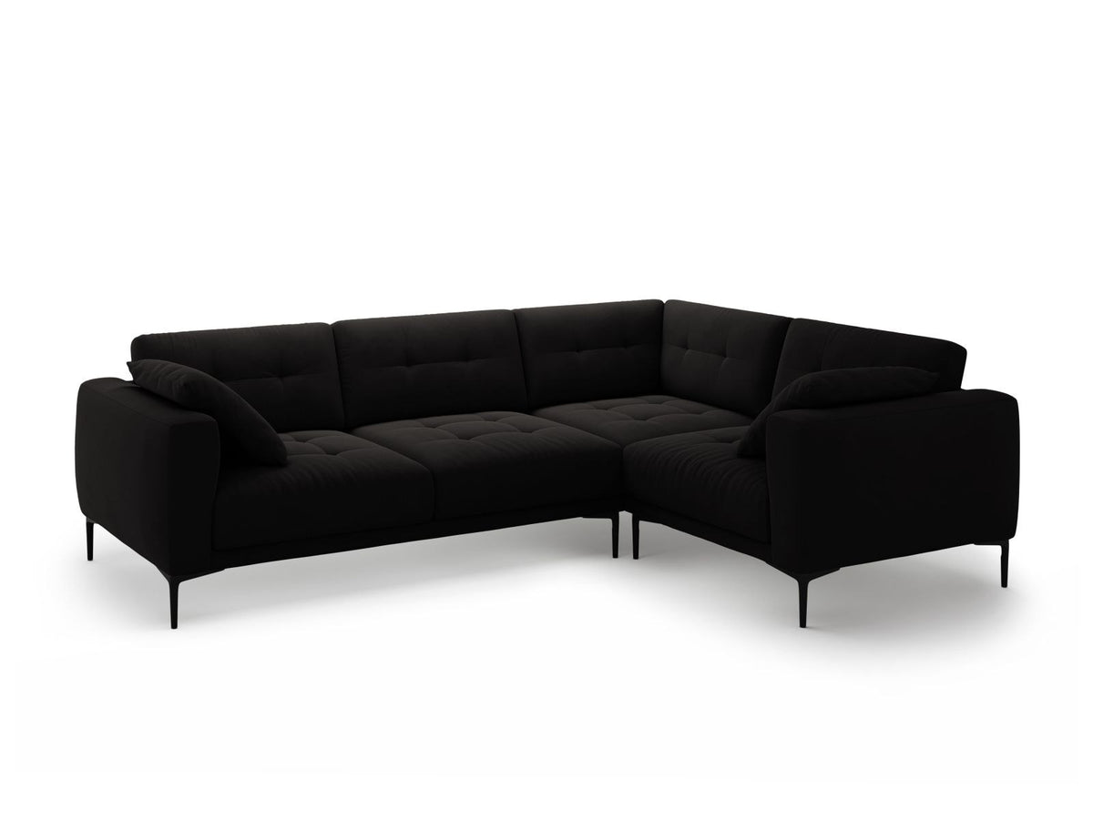 Beiges Samtsofa Lazio mit Récamiere rechts, schwarzen Metallbeinen und Massivholzrahmen, 4-Sitzer, 194 cm tief, von Cosmopolitan Design.