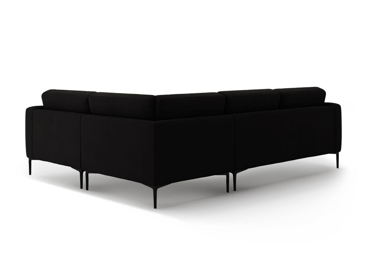 Beiges Samtsofa Lazio mit Récamiere rechts, schwarzen Metallbeinen und Massivholzrahmen, 4-Sitzer, 194 cm tief, von Cosmopolitan Design.