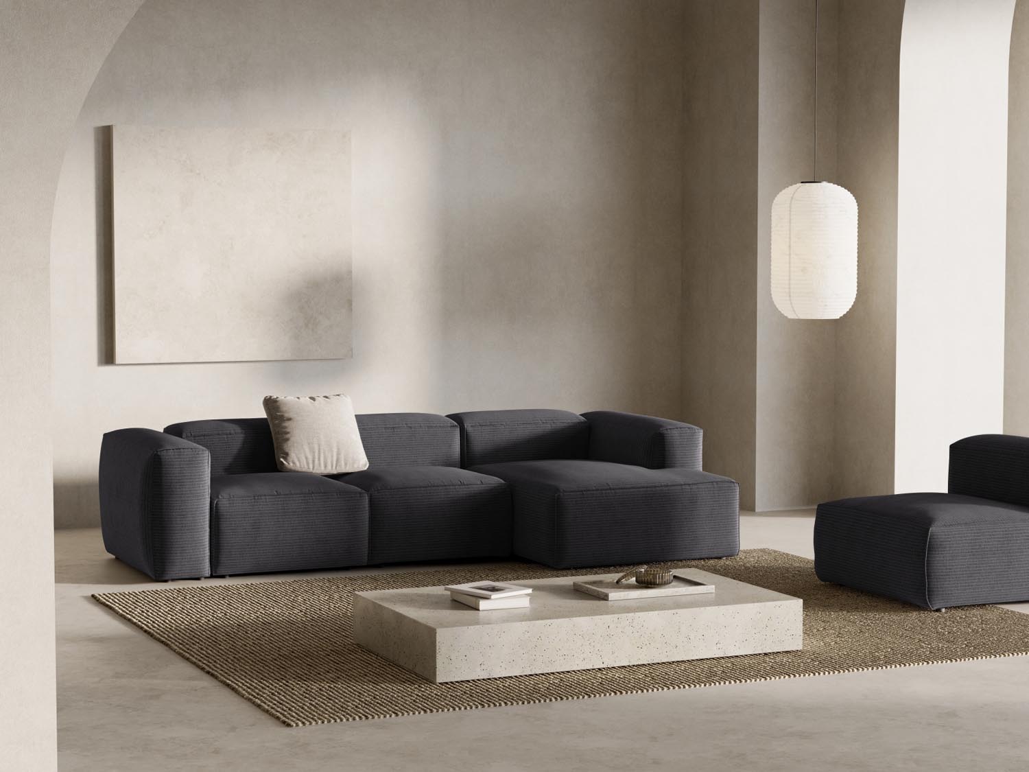 Entdecken Sie das Bergamo Modular Ecksofa rechts von Cosmopolitan Design – ein elegantes 3-Sitzer Sofa, das modernen Stil und höchsten Komfort bietet.