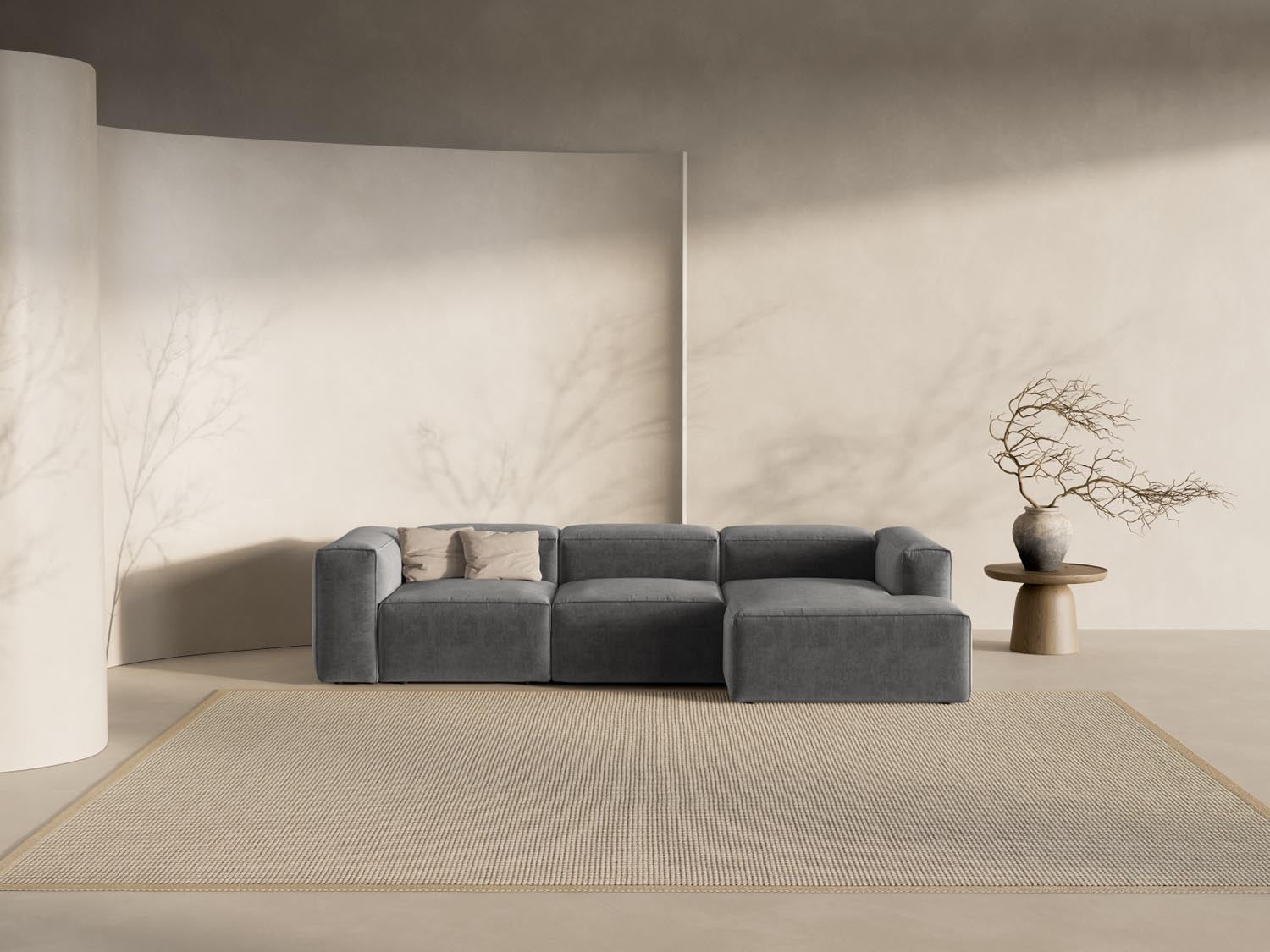 Entdecken Sie das Bergamo Modular Ecksofa rechts von Cosmopolitan Design – ein elegantes 3-Sitzer Sofa, das modernen Stil und höchsten Komfort bietet.