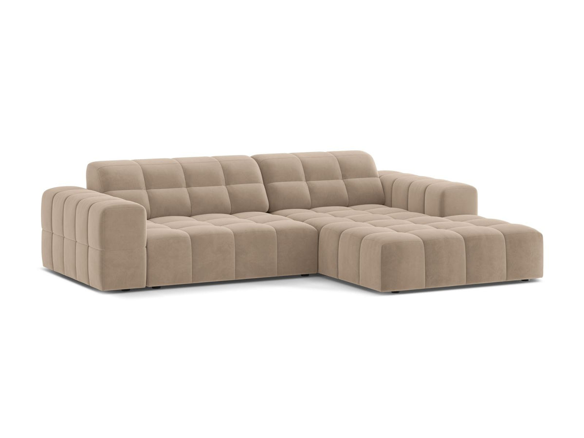 Chicago Samt-Ecksofa rechts 3-Sitzer in Light Beige-Venus mit Récamiere, Massivholzrahmen, schwarzen Kunststoffbeinen und plüschigem Samtbezug.