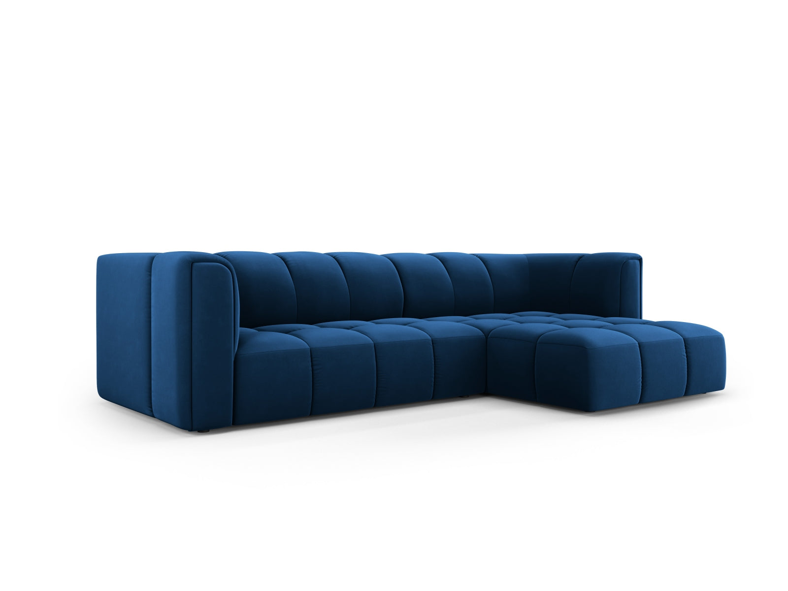 Elegantes 3-Sitzer Ecksofa Moritz in Royal Blue-Bluvel, ideal für stilvolle Wohnräume, präsentiert von Cosmopolitan Design.