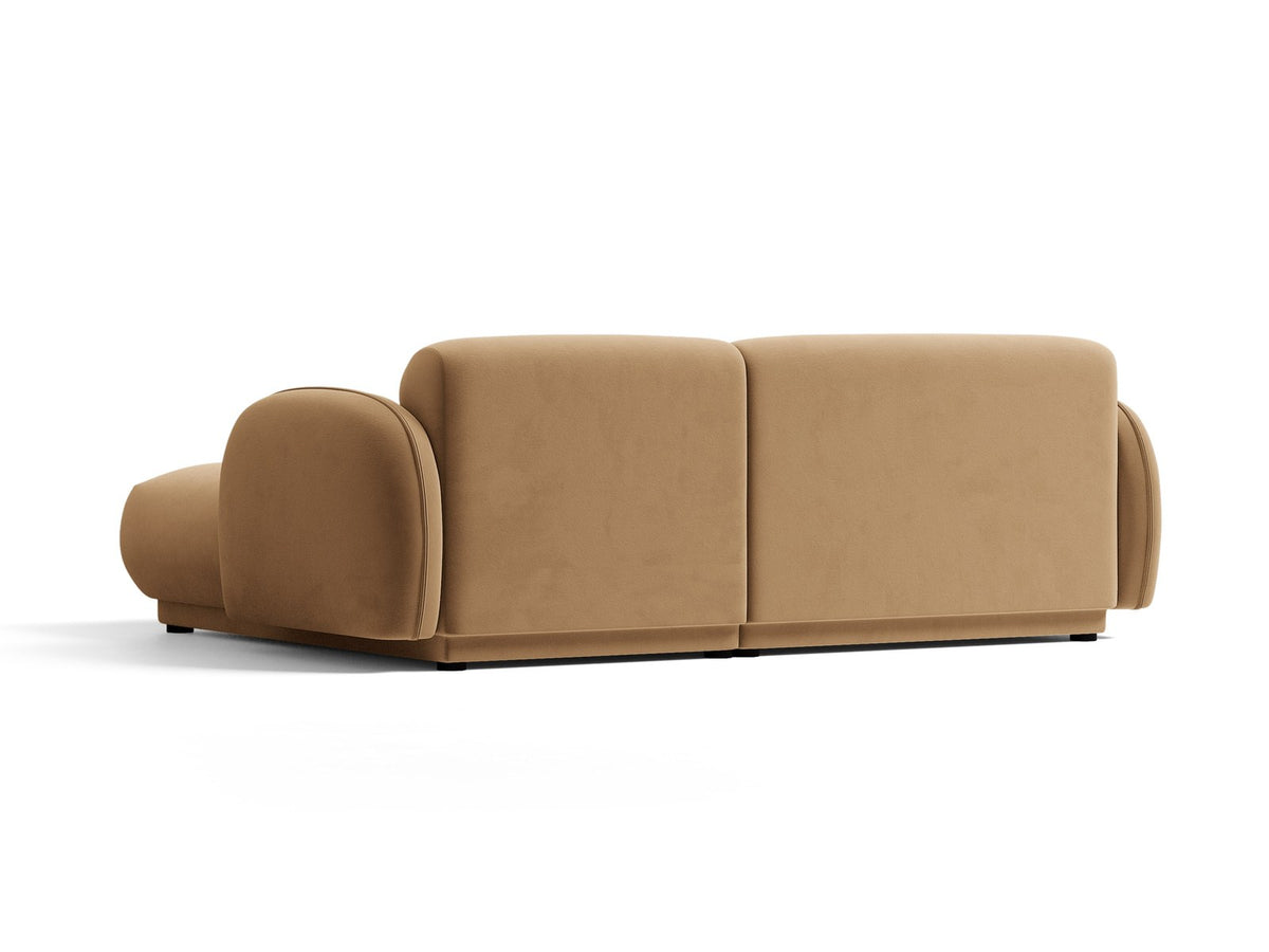 Bilbao Ecksofa rechts in Light Beige-Casino Samt, Massivholzrahmen, schwarze Kunststoffbeine, 3-Sitzer mit Récamiere, urbanes Design.