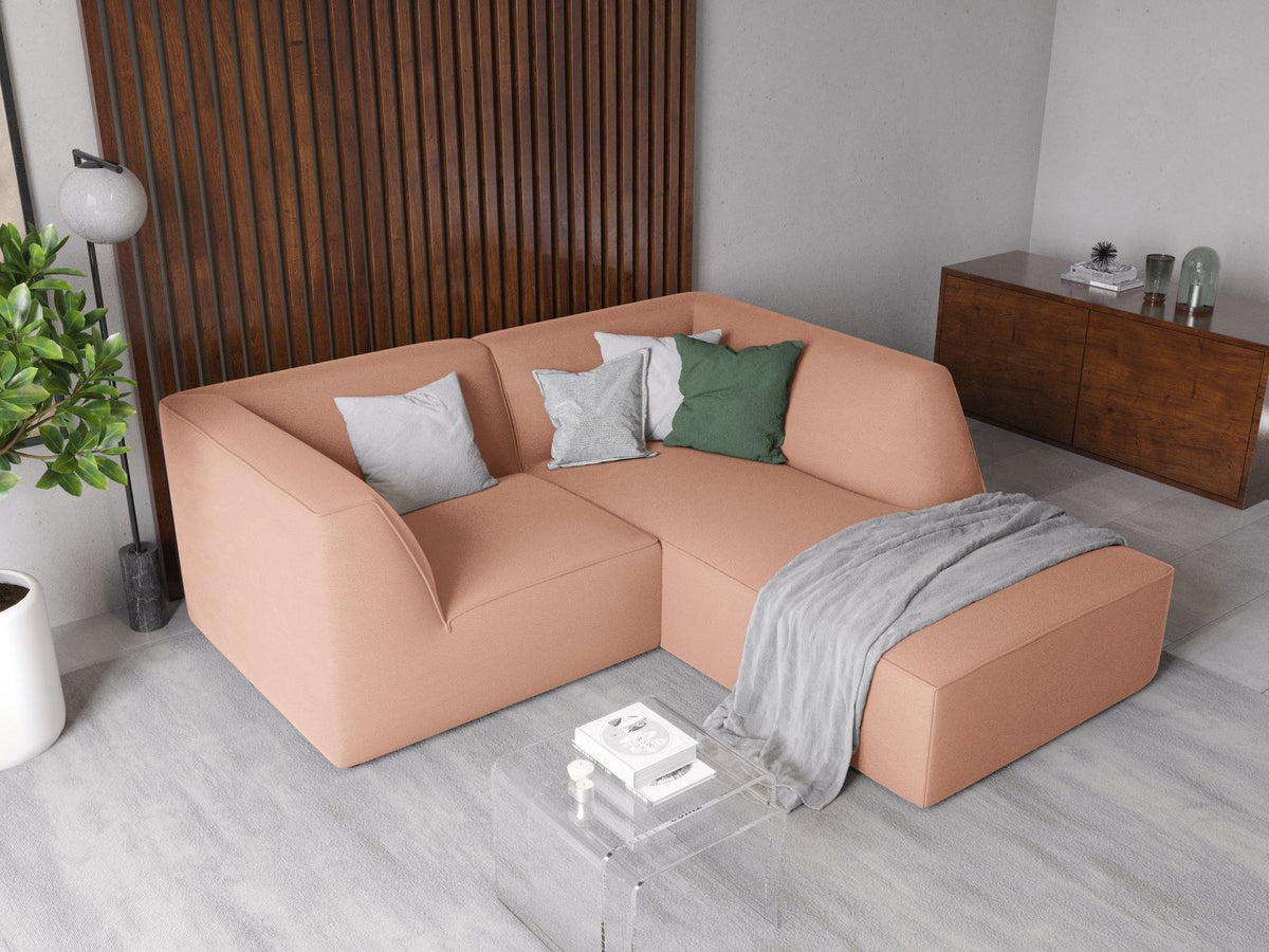 Modulares Ecksofa Siena in Beige-Salvador Samtstoff mit Récamiere, schwarzen Kunststoffbeinen und massivem Holzrahmen, rechts ausgerichtet.