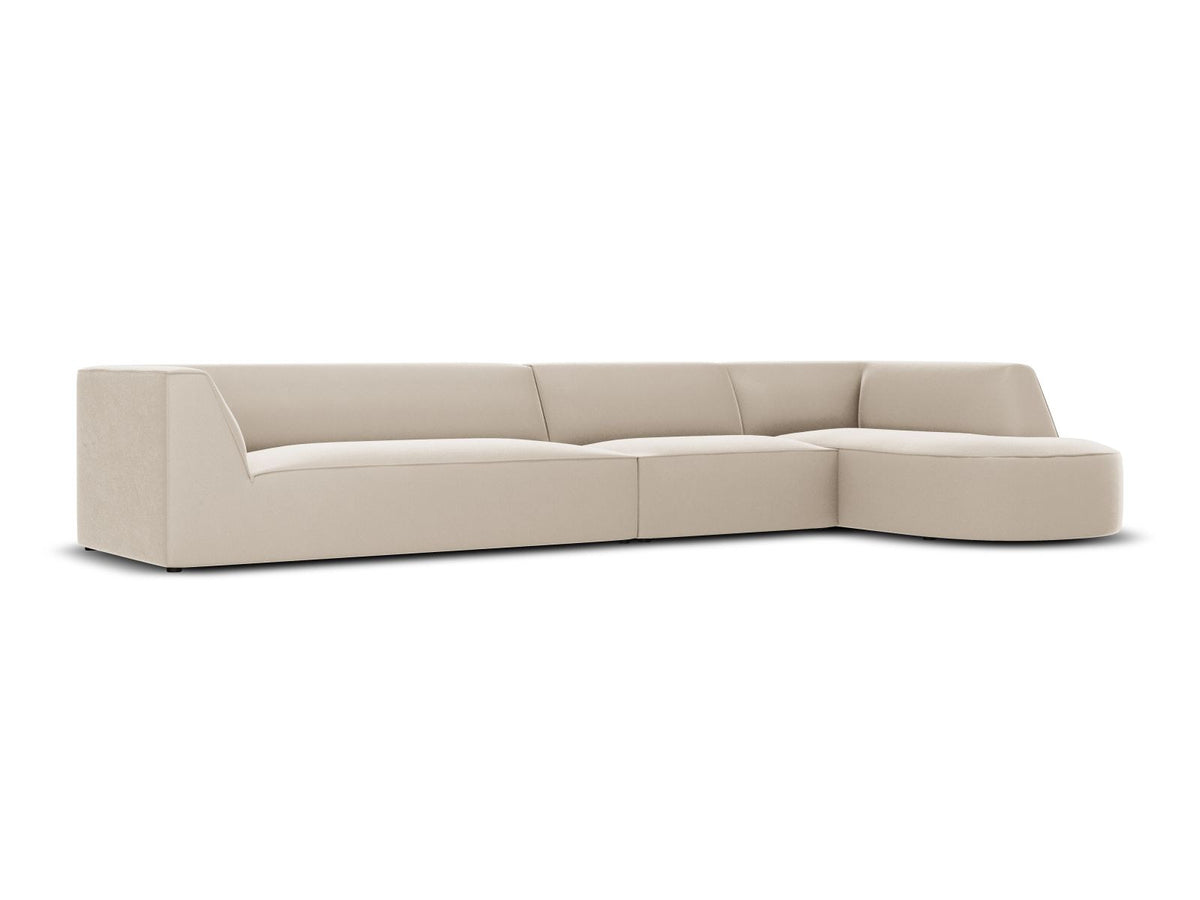 Modulares Ecksofa rechts mit Samtbezug in Beige-Salvador, Récamiere, Massivholzrahmen und schwarzen Kunststoffbeinen, 5-Sitzer Ausführung.