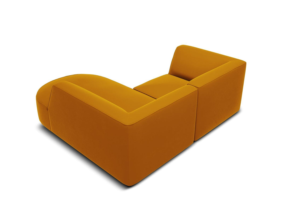 Modulares Ecksofa Siena in Beige-Salvador Samtstoff mit Récamiere, schwarzen Kunststoffbeinen und massivem Holzrahmen, rechts ausgerichtet.