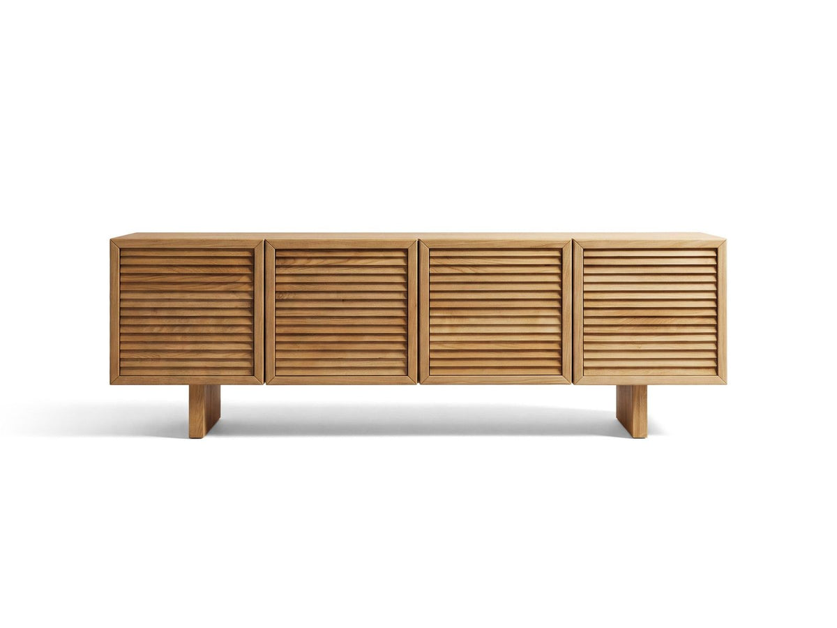 Arta TV-Schrank 40cm aus massivem Wildeichenholz, Natural Oak-Wood, mit sichtbaren Ästen, Rissen und Holzbeinen, freistehend fotografiert.