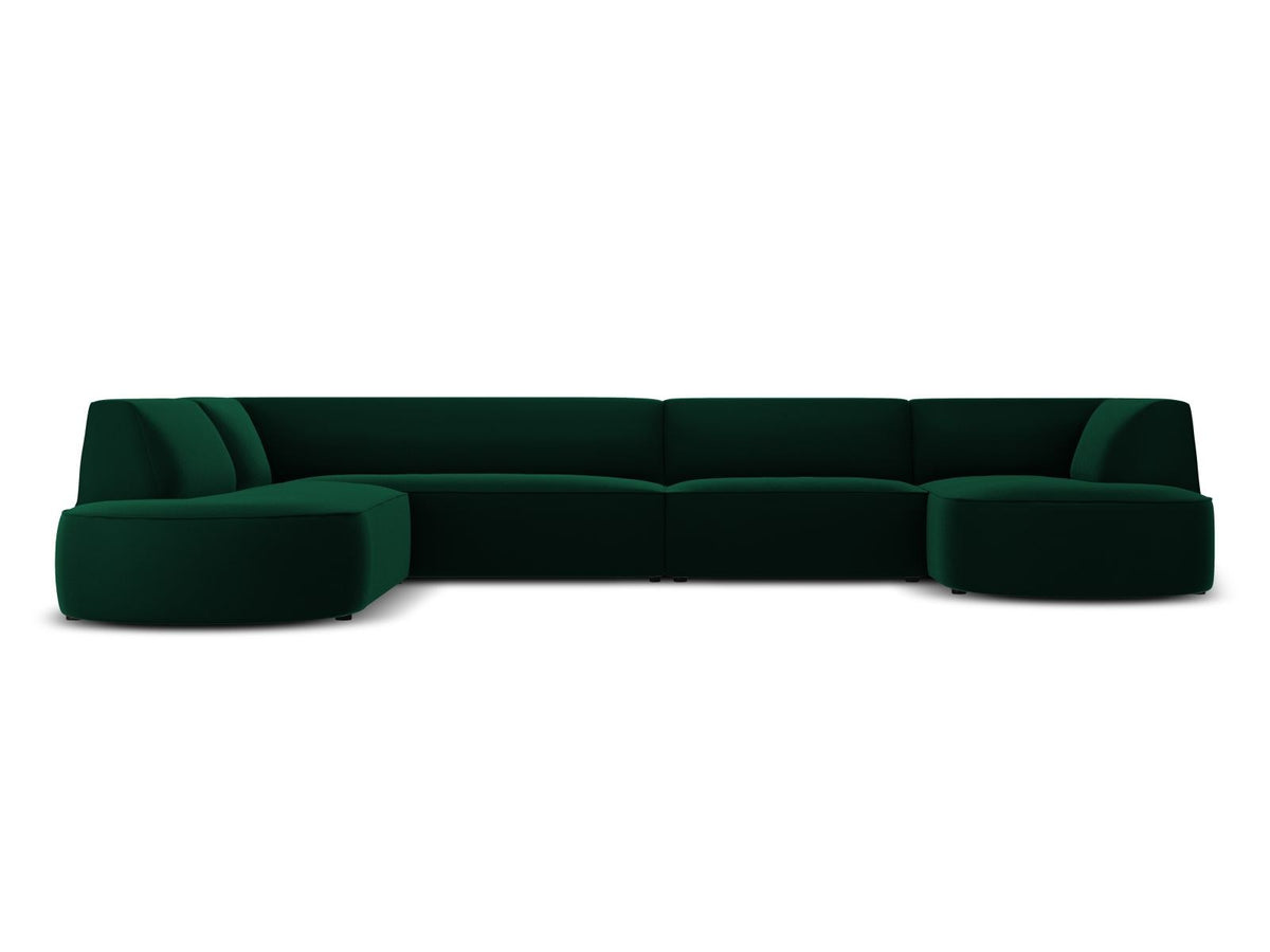 Panorama-Ecksofa links mit Samtbezug in Beige, massivem Holzrahmen und schwarzen Kunststoffbeinen, Modell Siena von Cosmopolitan Design.