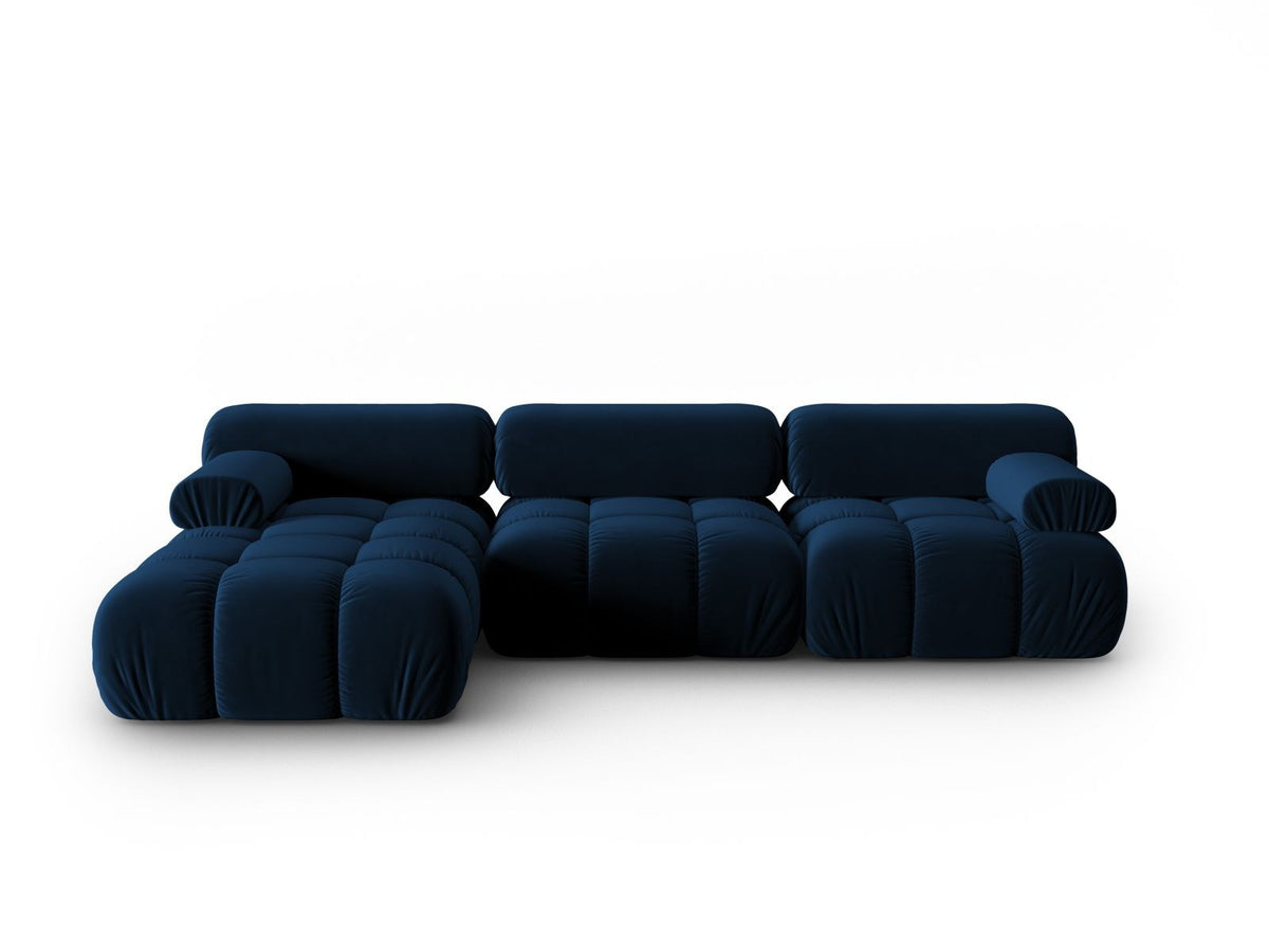 Modulares Ecksofa mit rosa Samtstoff, schwarzen Kunststoffbeinen und gepolsterter Récamiere, Ansicht von vorne links.