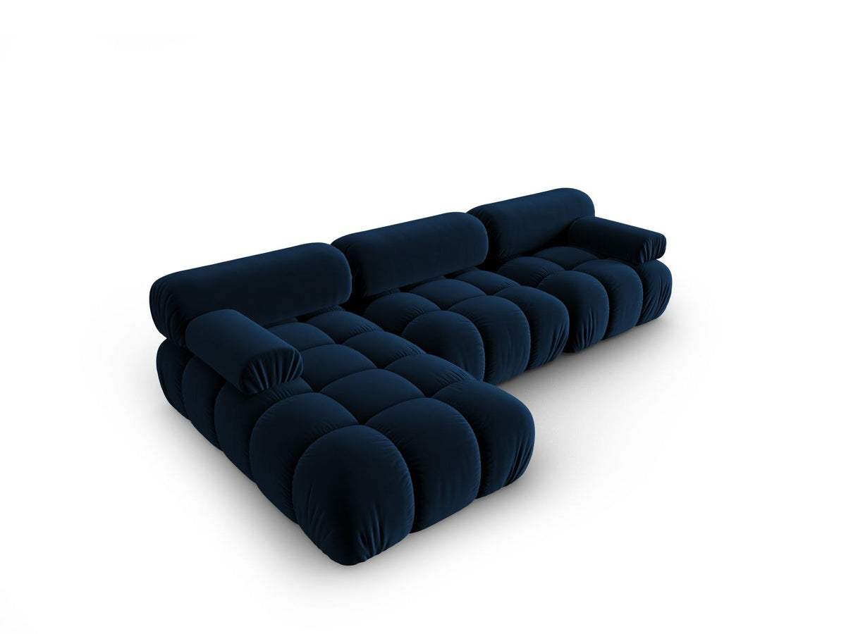 Modulares Ecksofa mit rosa Samtstoff, schwarzen Kunststoffbeinen und gepolsterter Récamiere, Ansicht von vorne links.