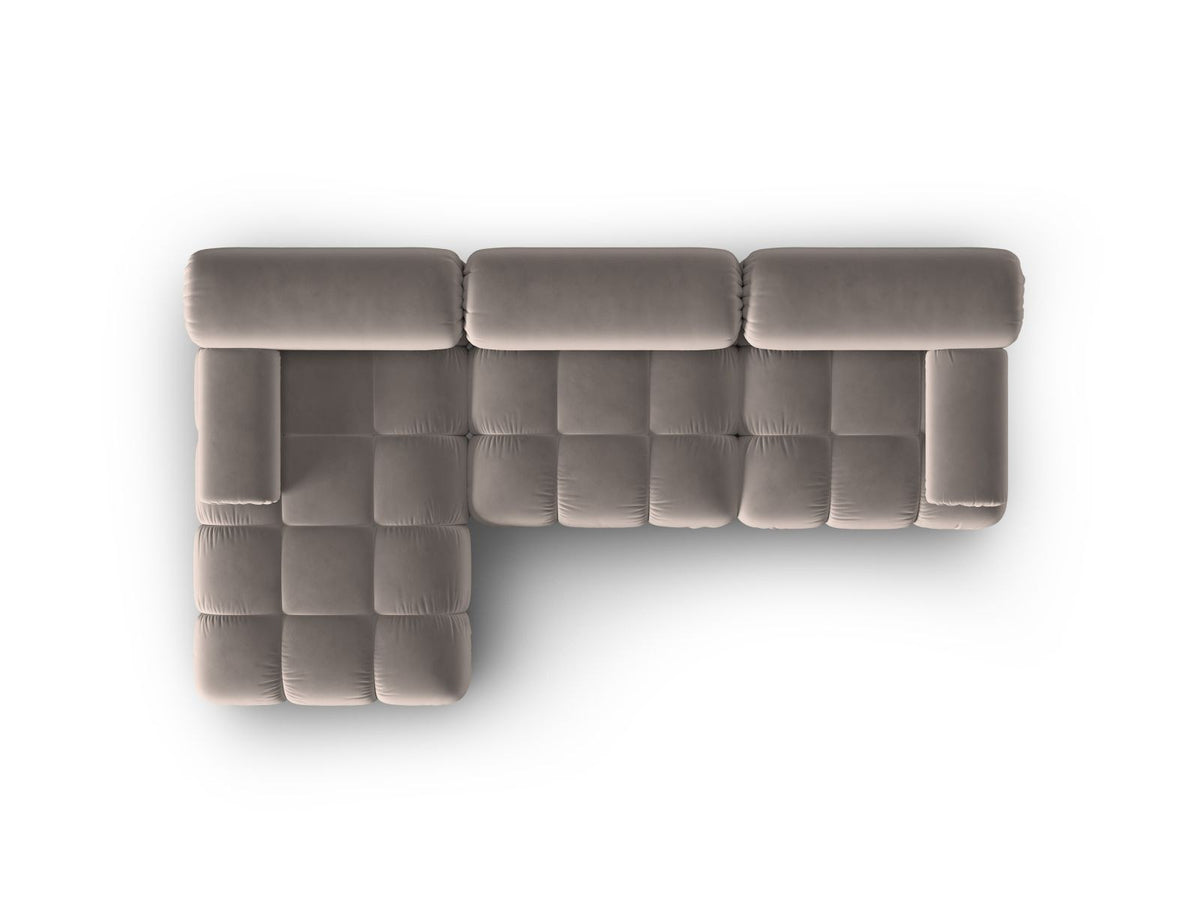 Modulares Ecksofa mit rosa Samtstoff, schwarzen Kunststoffbeinen und gepolsterter Récamiere, Ansicht von vorne links.