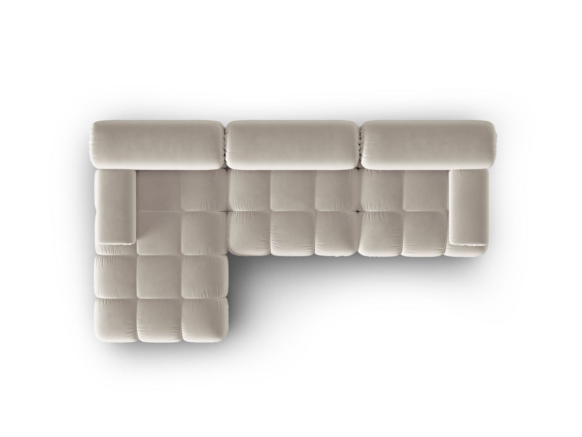 Modulares Ecksofa mit rosa Samtstoff, schwarzen Kunststoffbeinen und gepolsterter Récamiere, Ansicht von vorne links.