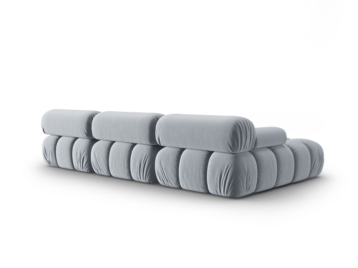 Modulares Ecksofa mit rosa Samtstoff, schwarzen Kunststoffbeinen und gepolsterter Récamiere, Ansicht von vorne links.