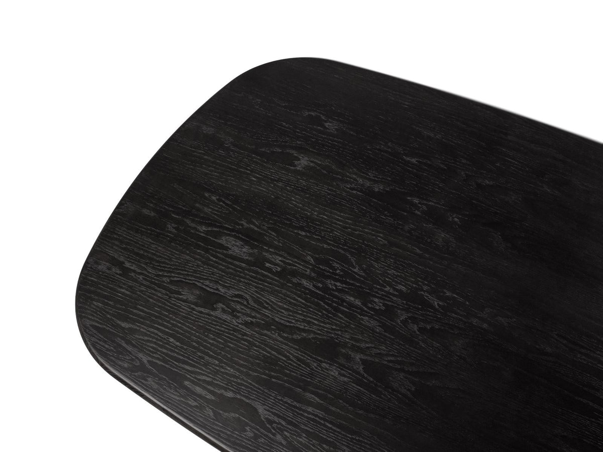 Esstisch aus Holz mit Eichenfurnier in Schwarz, rechteckige Tischplatte mit Holzbeinen, Ansicht von der Seite.