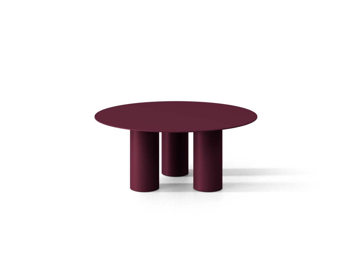 Couchtisch Iseo aus pulverbeschichtetem Metall in Burgundy mit Stahlbeinen, Masse 80 x 80 x 33.5 cm, Beindurchmesser 14 cm, hergestellt in Europa.