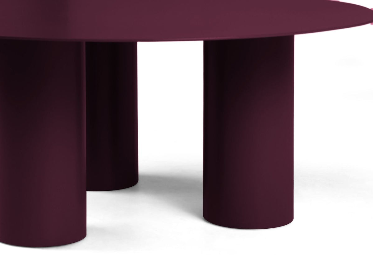 Couchtisch Iseo aus pulverbeschichtetem Metall in Burgundy mit Stahlbeinen, Masse 80 x 80 x 33.5 cm, Beindurchmesser 14 cm, hergestellt in Europa.