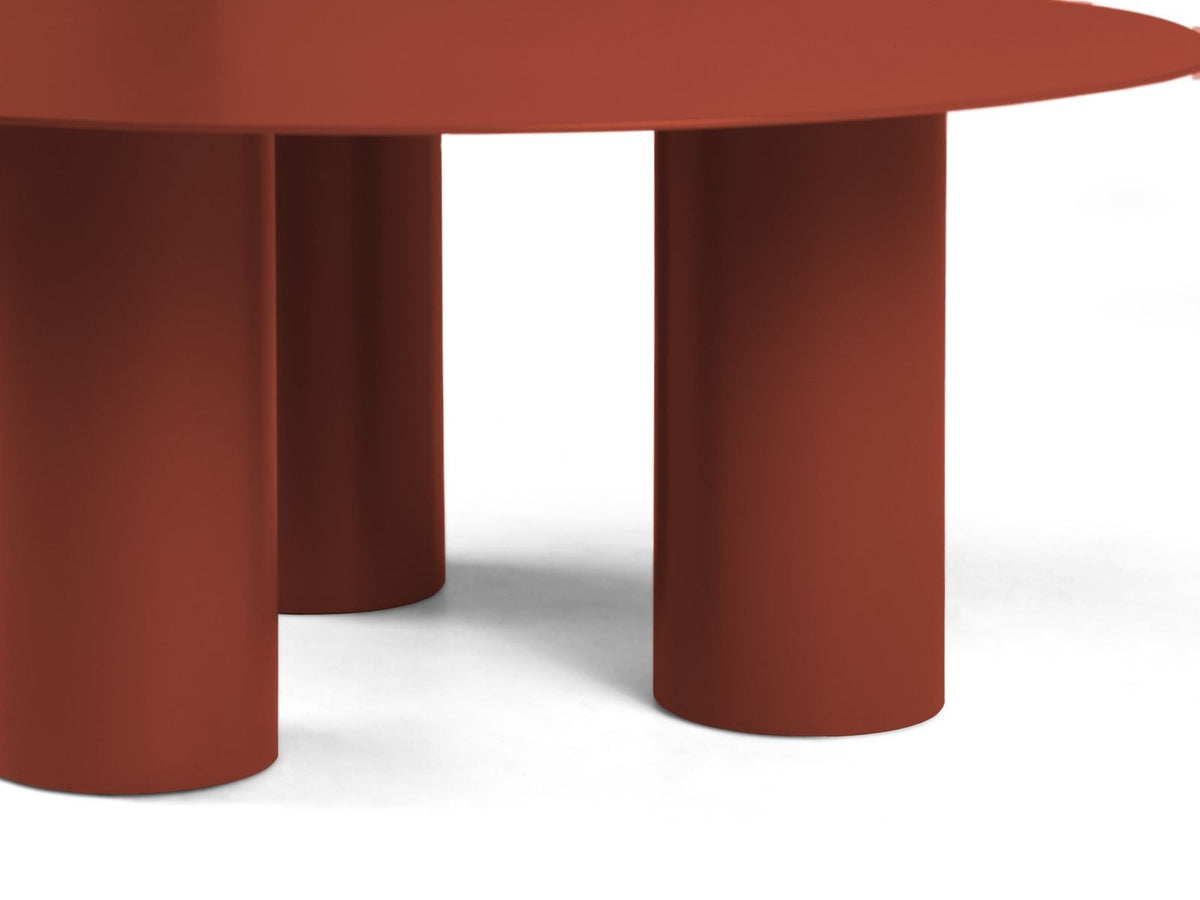 Couchtisch Iseo aus pulverbeschichtetem Metall in Burgundy mit Stahlbeinen, Masse 80 x 80 x 33.5 cm, Beindurchmesser 14 cm, hergestellt in Europa.