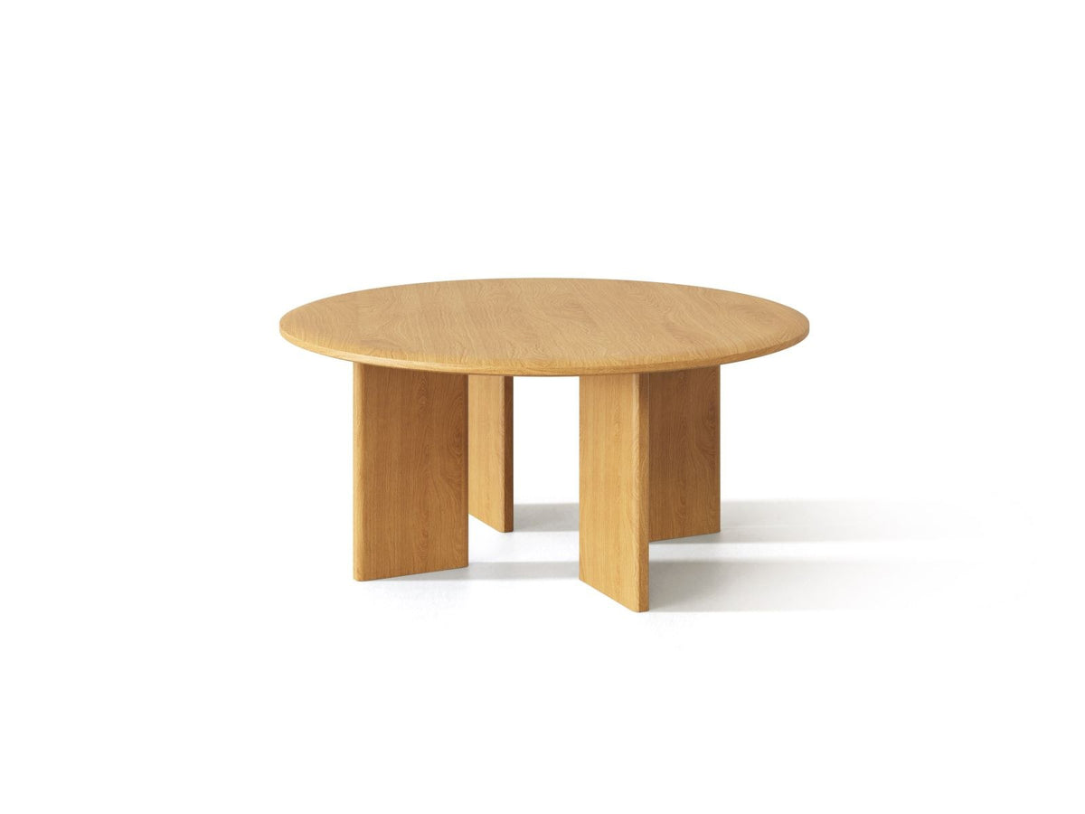Couchtisch Toledo aus Holz in Natural Oak-Wood Optik mit vier sichtbaren Holzbeinen, Masse 90 x 90 x 40cm, frontale Produktansicht.