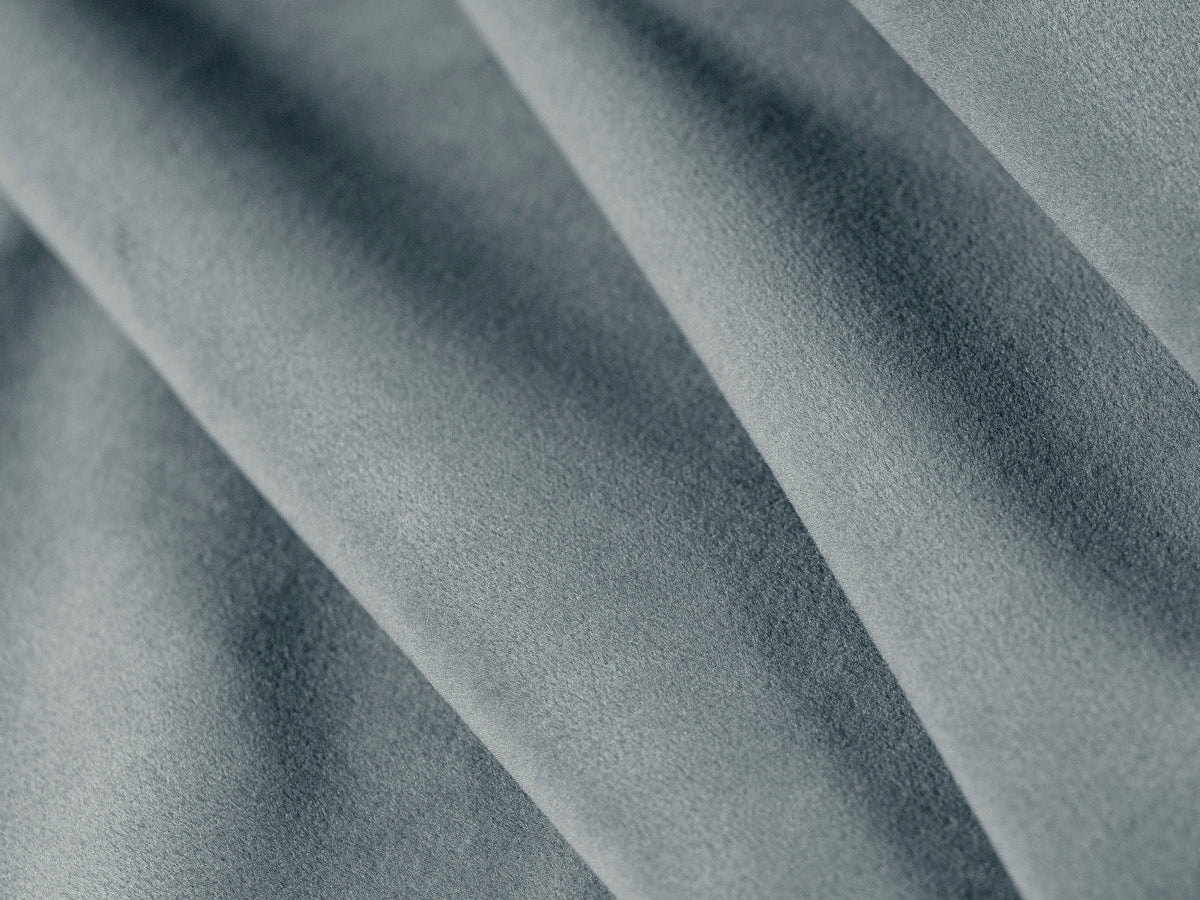 Tonale Velour Panoramic Ecksofa rechts mit Schlaffunktion und Stauraum 5 Sitzer in Blue Grey-Magic Velvet präsentiert im Onlineshop von KAQTU Design AG. Bettsofa rechts ist von Cosmopolitan Design