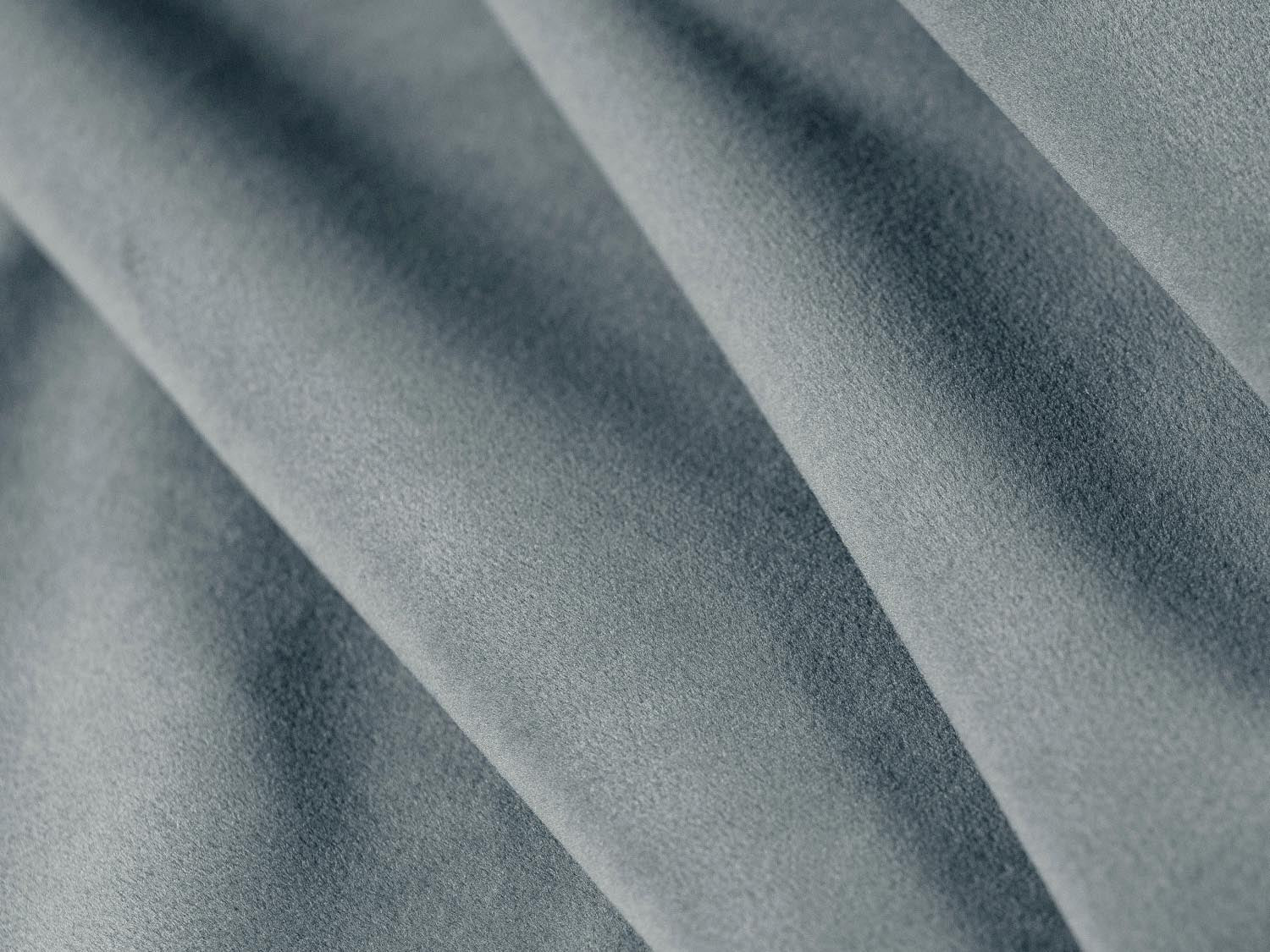 Tonale Velour Panoramic Ecksofa rechts mit Schlaffunktion und Stauraum 5 Sitzer in Blue Grey präsentiert im Onlineshop von KAQTU Design AG. Ecksofa rechts ist von Cosmopolitan Design