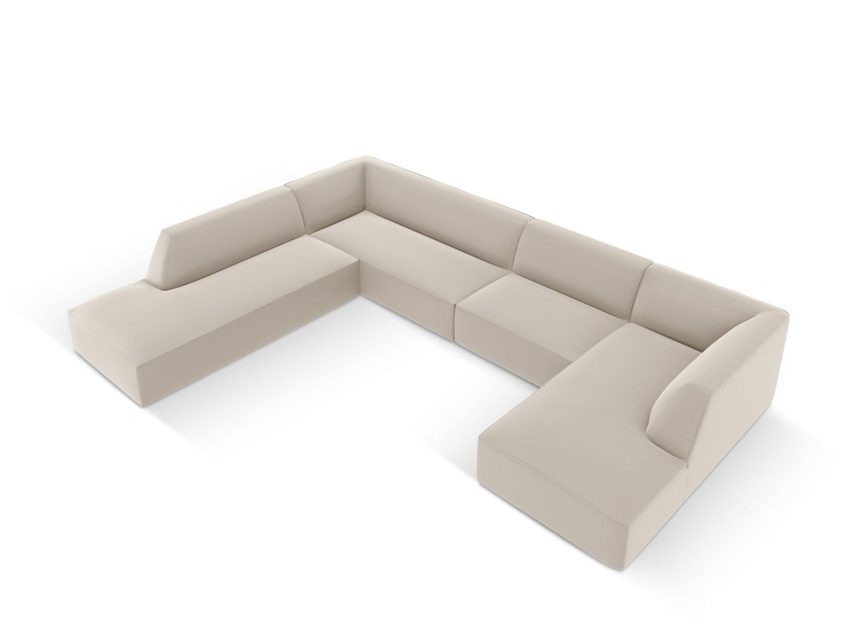 Panorama-Ecksofa links Siena in Light Beige-Pacifico Kunstleder mit Récamiere, Massivholzrahmen und schwarzen Kunststoffbeinen, 7-Sitzer Ausführung.
