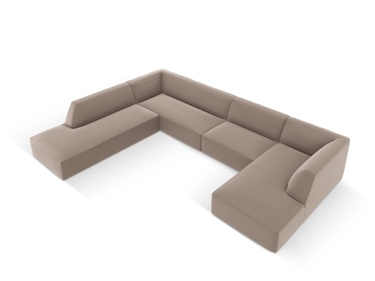 Panorama-Ecksofa links Siena in Light Beige-Pacifico Kunstleder mit Récamiere, Massivholzrahmen und schwarzen Kunststoffbeinen, 7-Sitzer Ausführung.