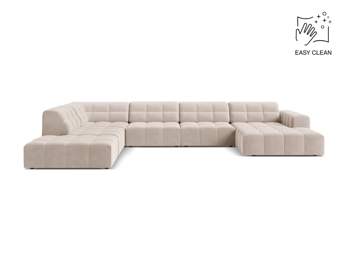 Ecksofa links Chicago von Cosmopolitan Design in Light Beige-Venus Samtstoff, Panoramic-Form mit Récamiere und schwarzen Kunststoffbeinen.