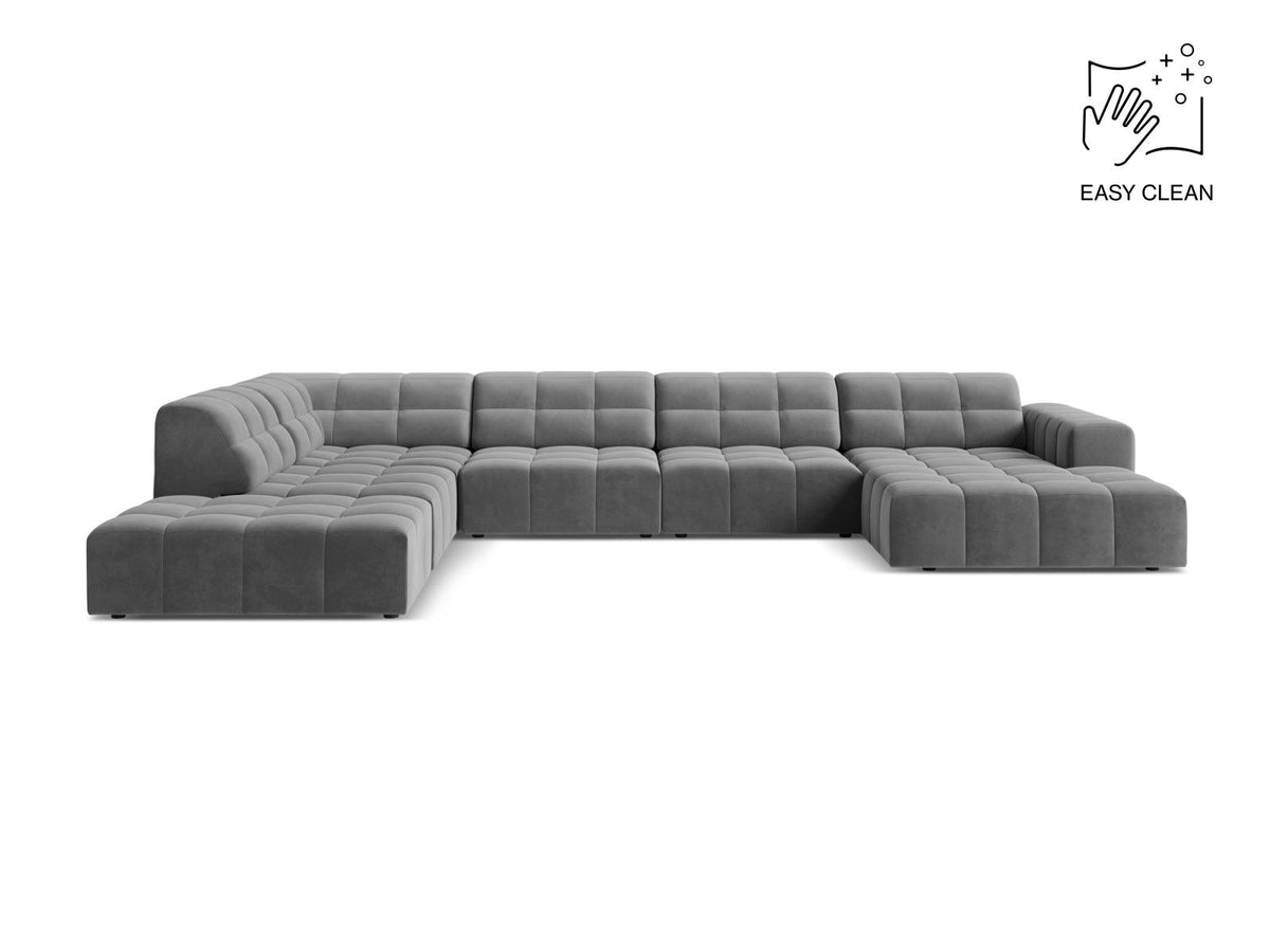 Ecksofa links Chicago von Cosmopolitan Design in Light Beige-Venus Samtstoff, Panoramic-Form mit Récamiere und schwarzen Kunststoffbeinen.