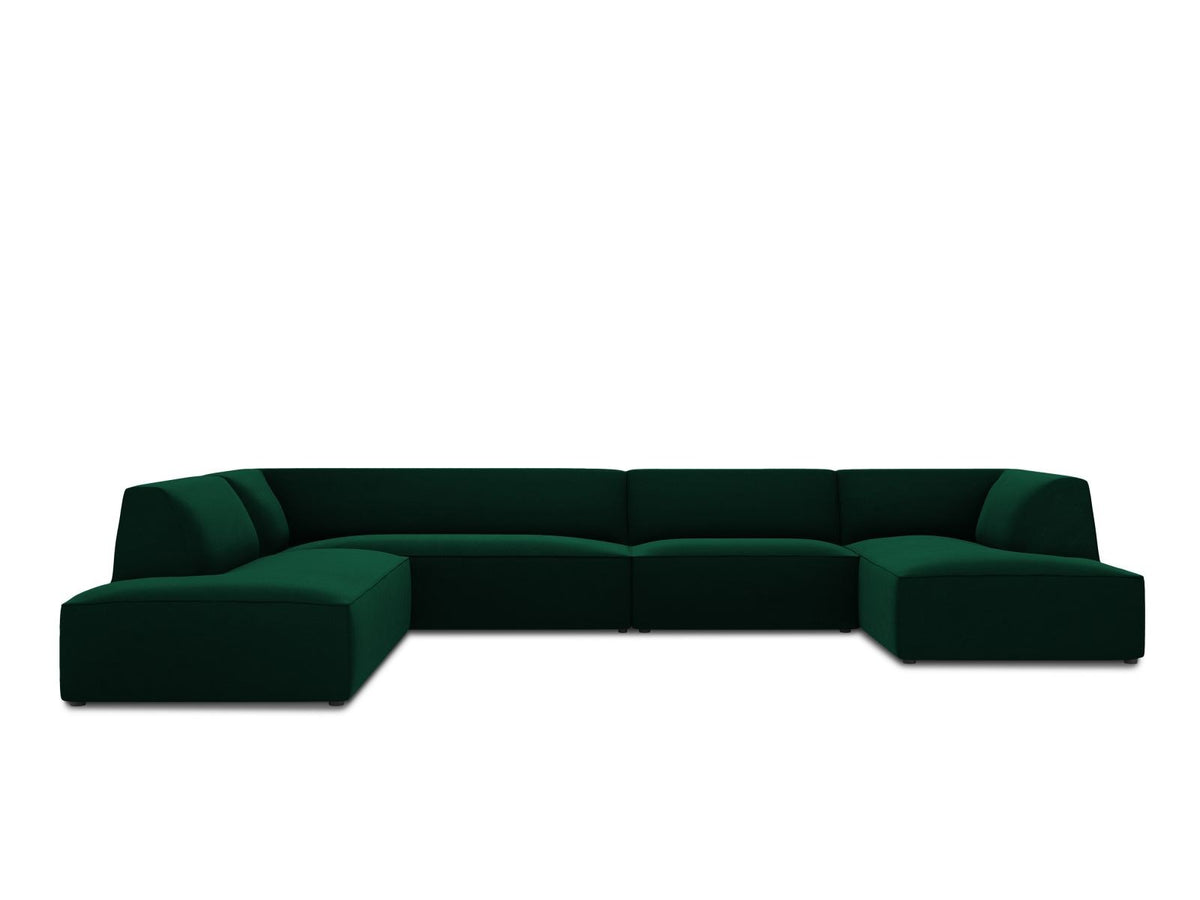 Panorama-Ecksofa links mit Samtbezug in Beige, massivem Holzrahmen und schwarzen Kunststoffbeinen, Modell Siena von Cosmopolitan Design.