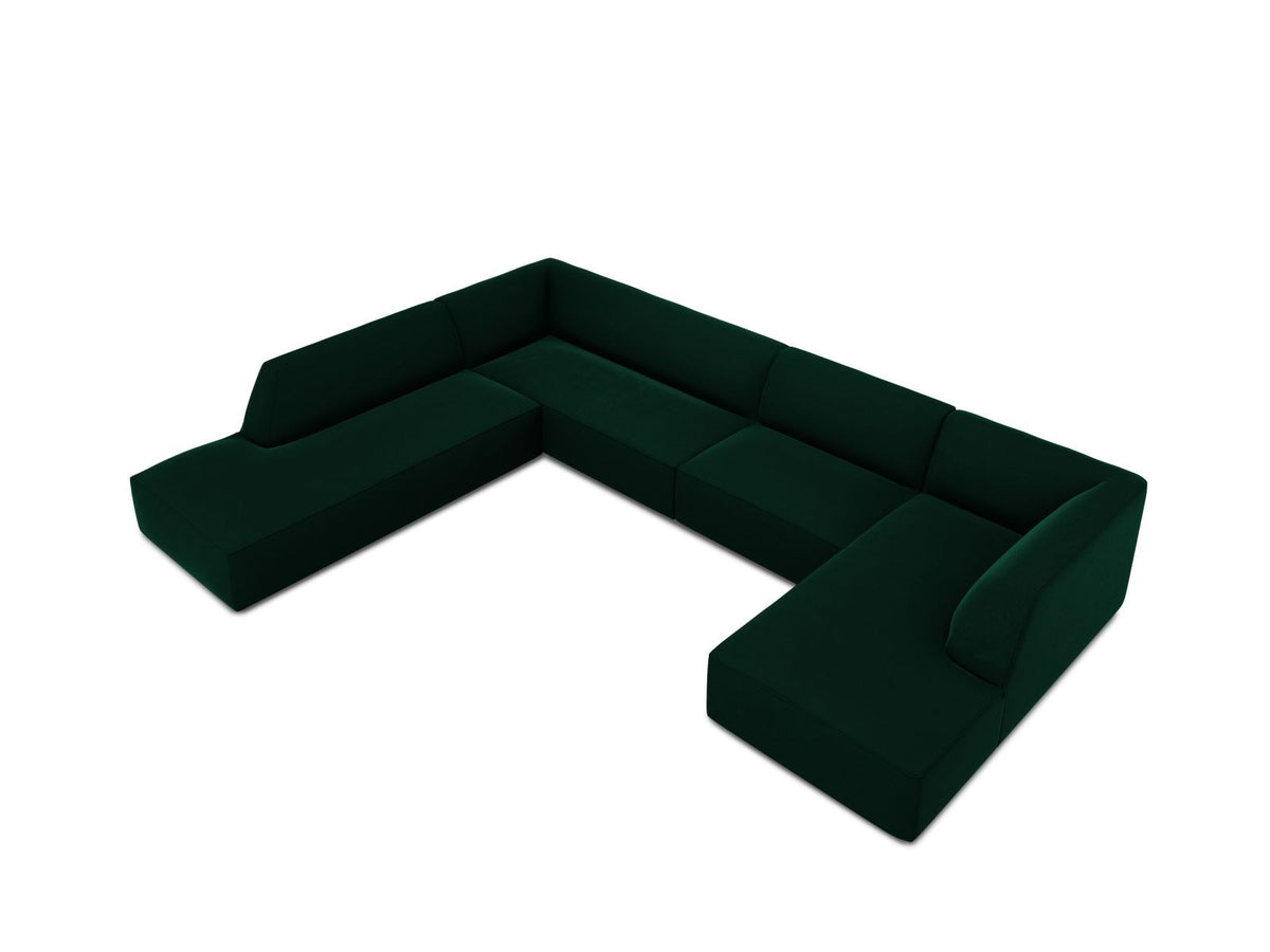 Panorama-Ecksofa links mit Samtbezug in Beige, massivem Holzrahmen und schwarzen Kunststoffbeinen, Modell Siena von Cosmopolitan Design.