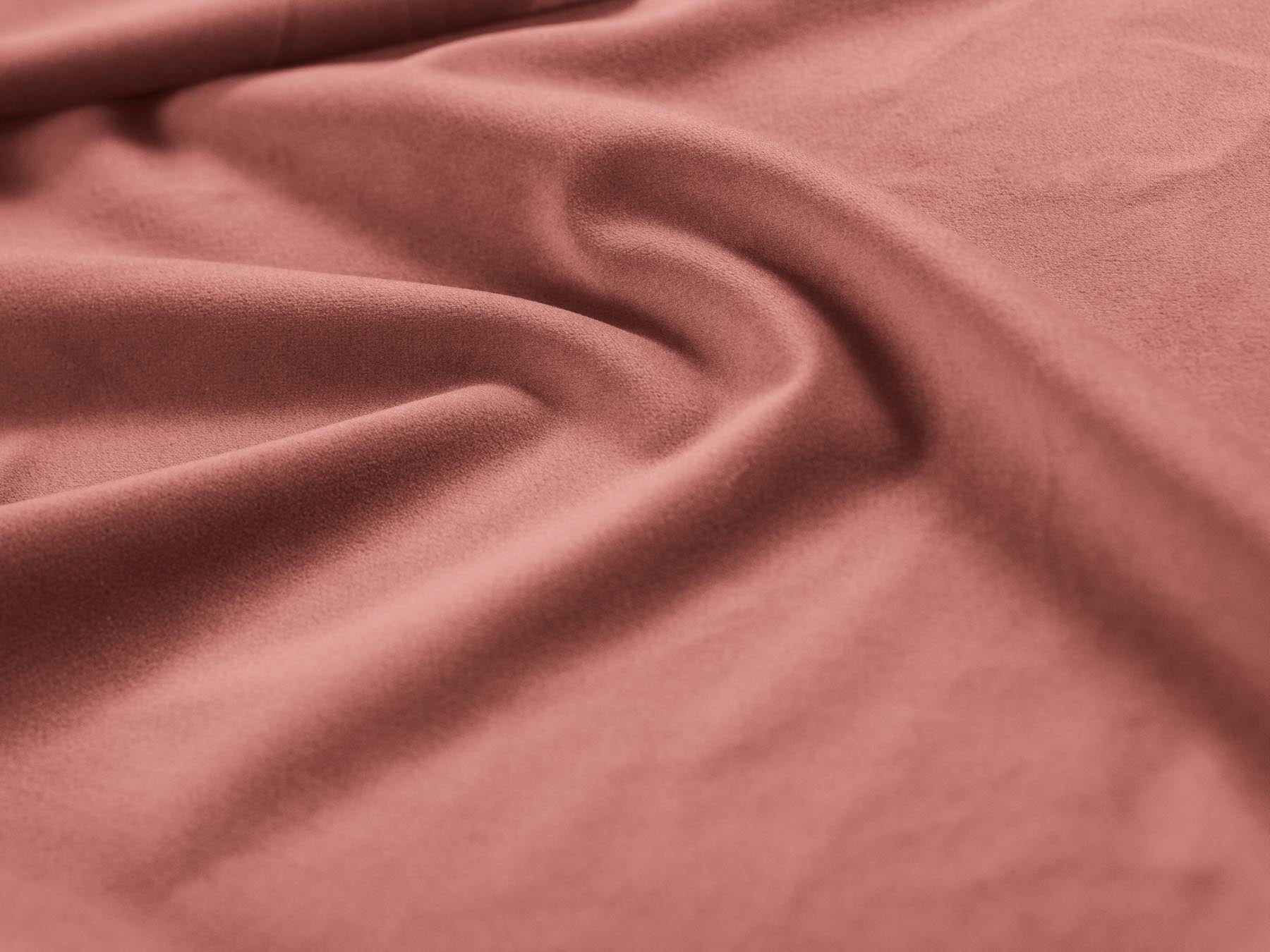 Modernes 7-Sitzer Ecksofa links Bali in Pink-Bluvel, ideal für gemütliche Zusammenkünfte und stilvolle Wohnräume, von Cosmopolitan Design.
