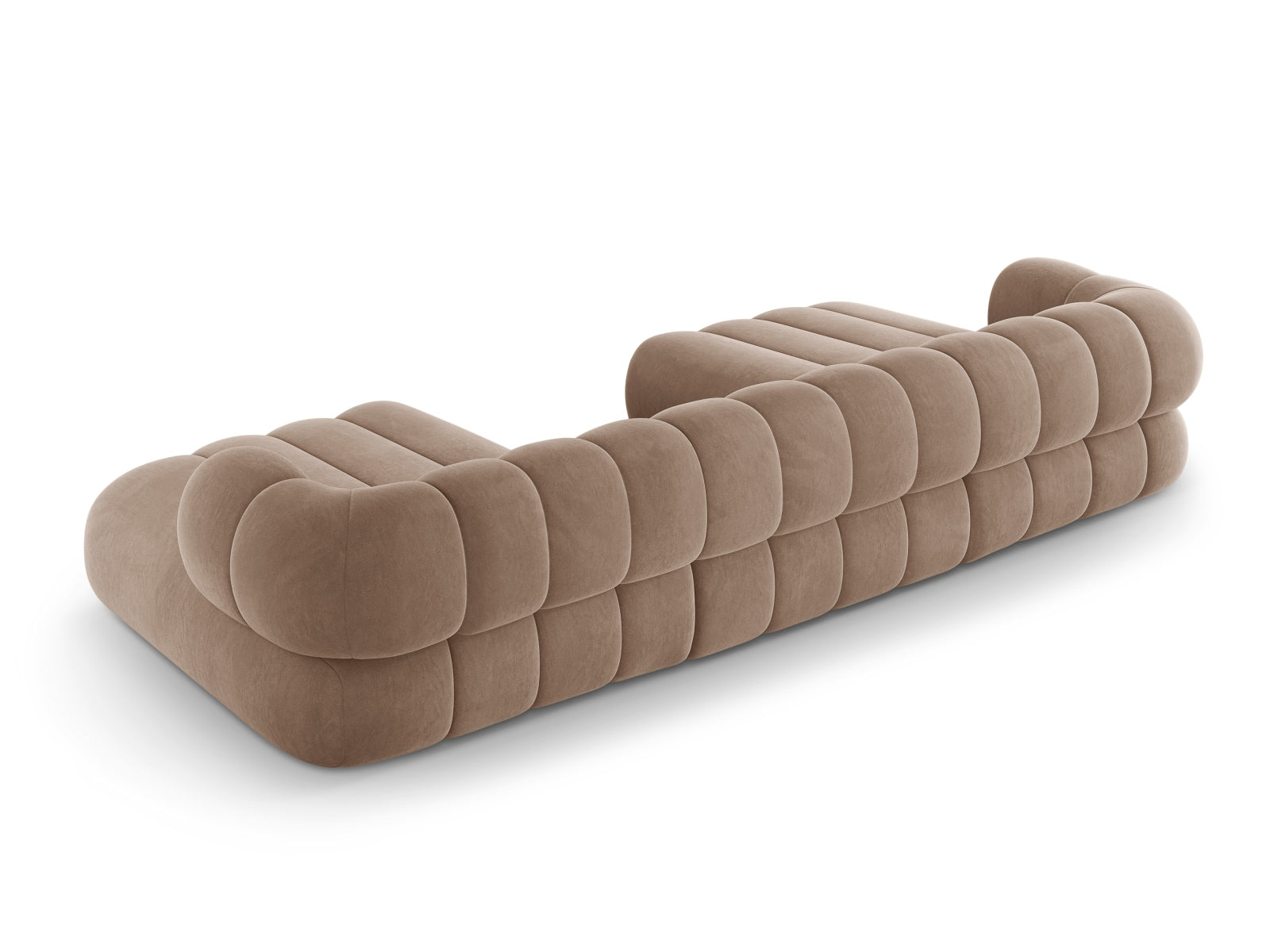 Elegantes 6-Sitzer Sofa Koge aus Velours in dunkelbeige, ideal für stilvolle Wohnräume und entspannte Stunden mit Freunden.