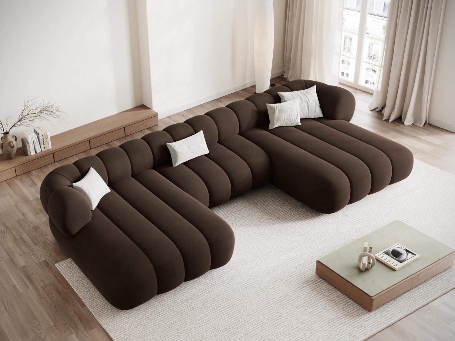 Elegantes Koge Velour Panoramic Sofa in Chocolate-Vogue, ideal für stilvolle Wohnräume. Komfortables 6-Sitzer-Design von Cosmopolitan Design.