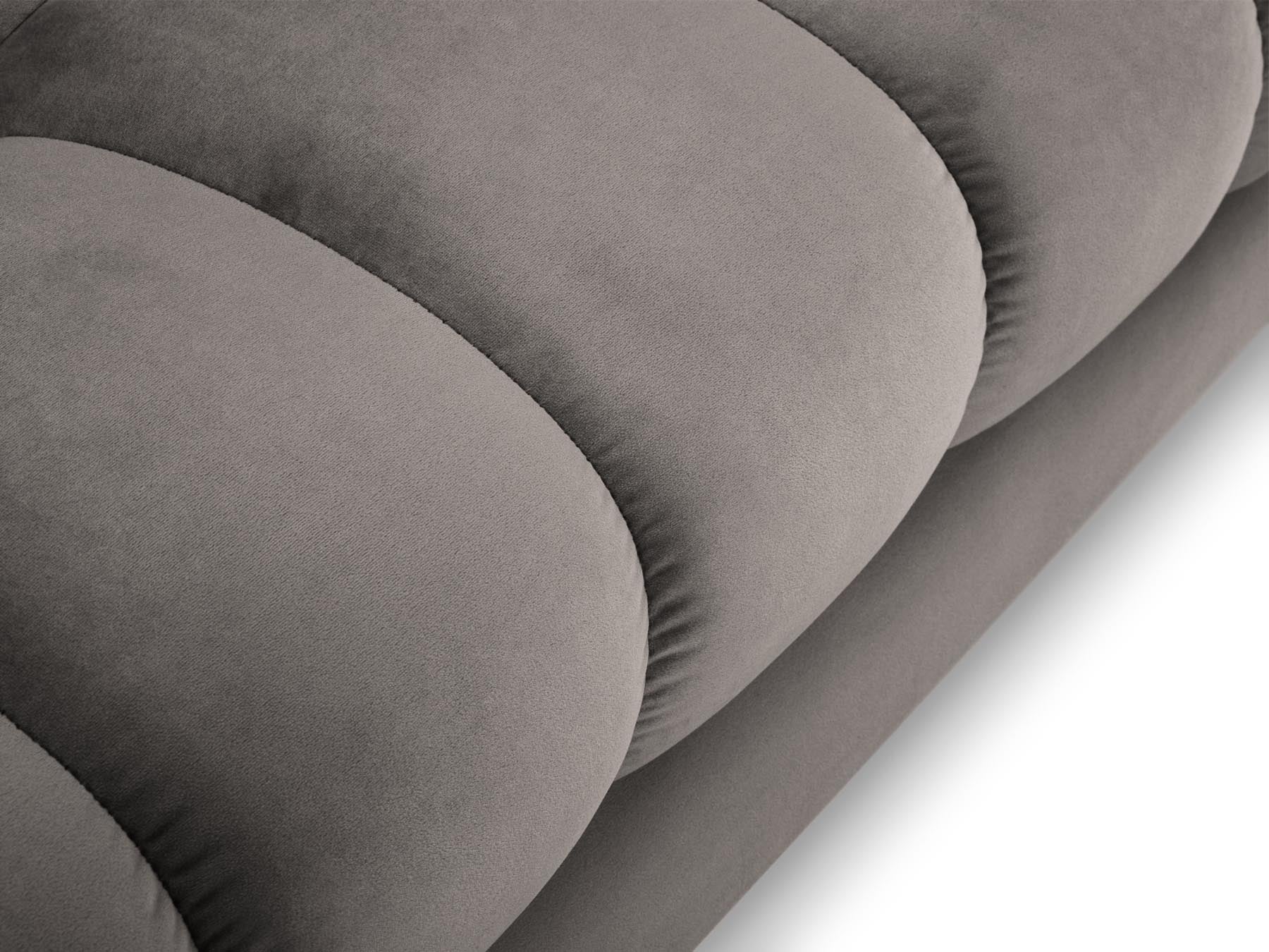 Elegantes 7-Sitzer Ecksofa Bali in stilvollem Light Grey-Bluvel, ideal für gesellige Abende und gemütliche Zusammenkünfte.