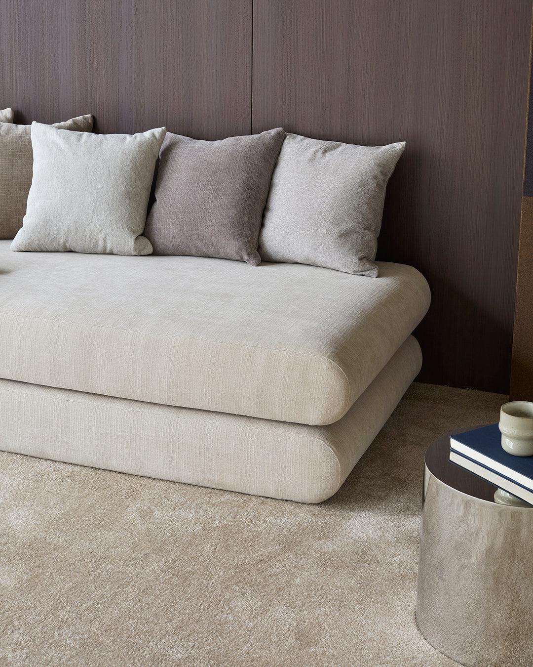 Circlus Tagesbett in 410 Esina Almond präsentiert im Onlineshop von KAQTU Design AG. Bettsofa ist von Innovation Living