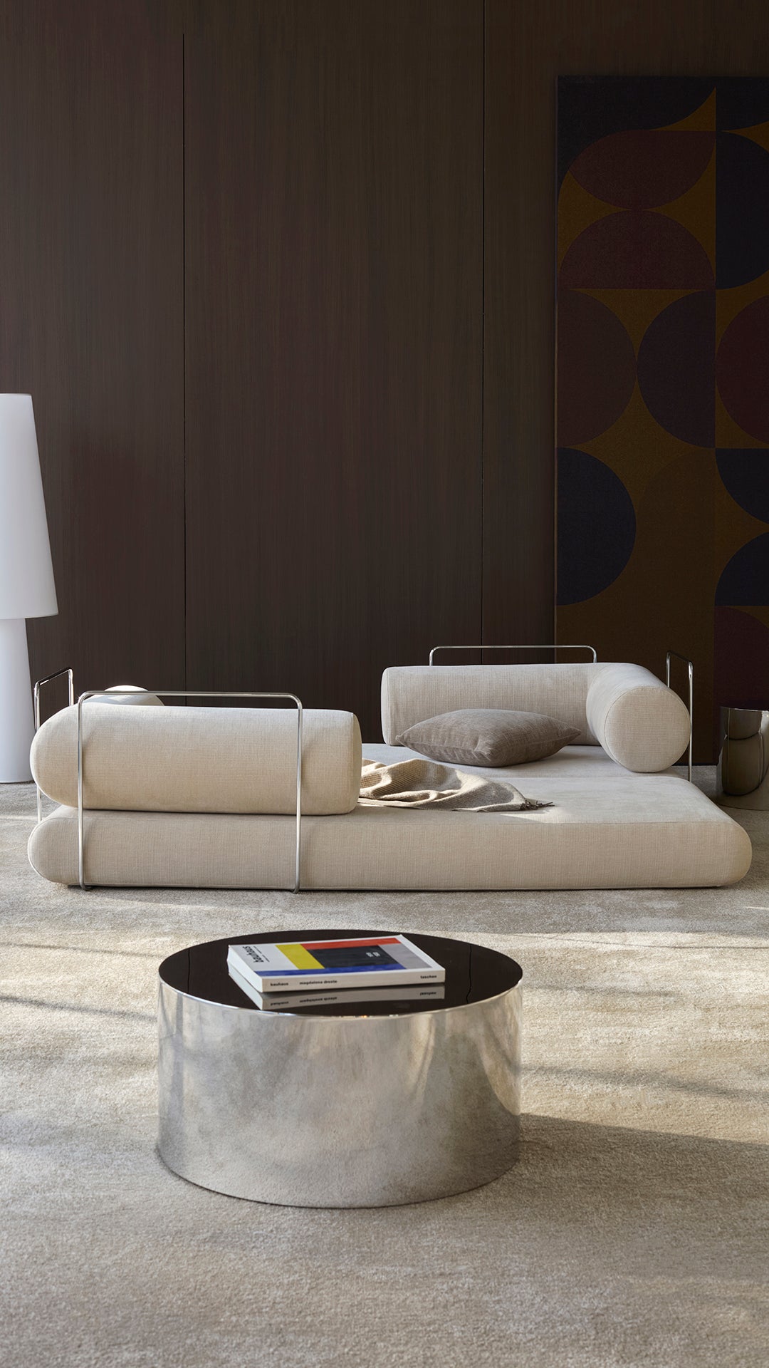 Circlus Tagesbett L-Shaped Armlehnen in 410 Esina Almond präsentiert im Onlineshop von KAQTU Design AG. Bettsofa ist von Innovation Living