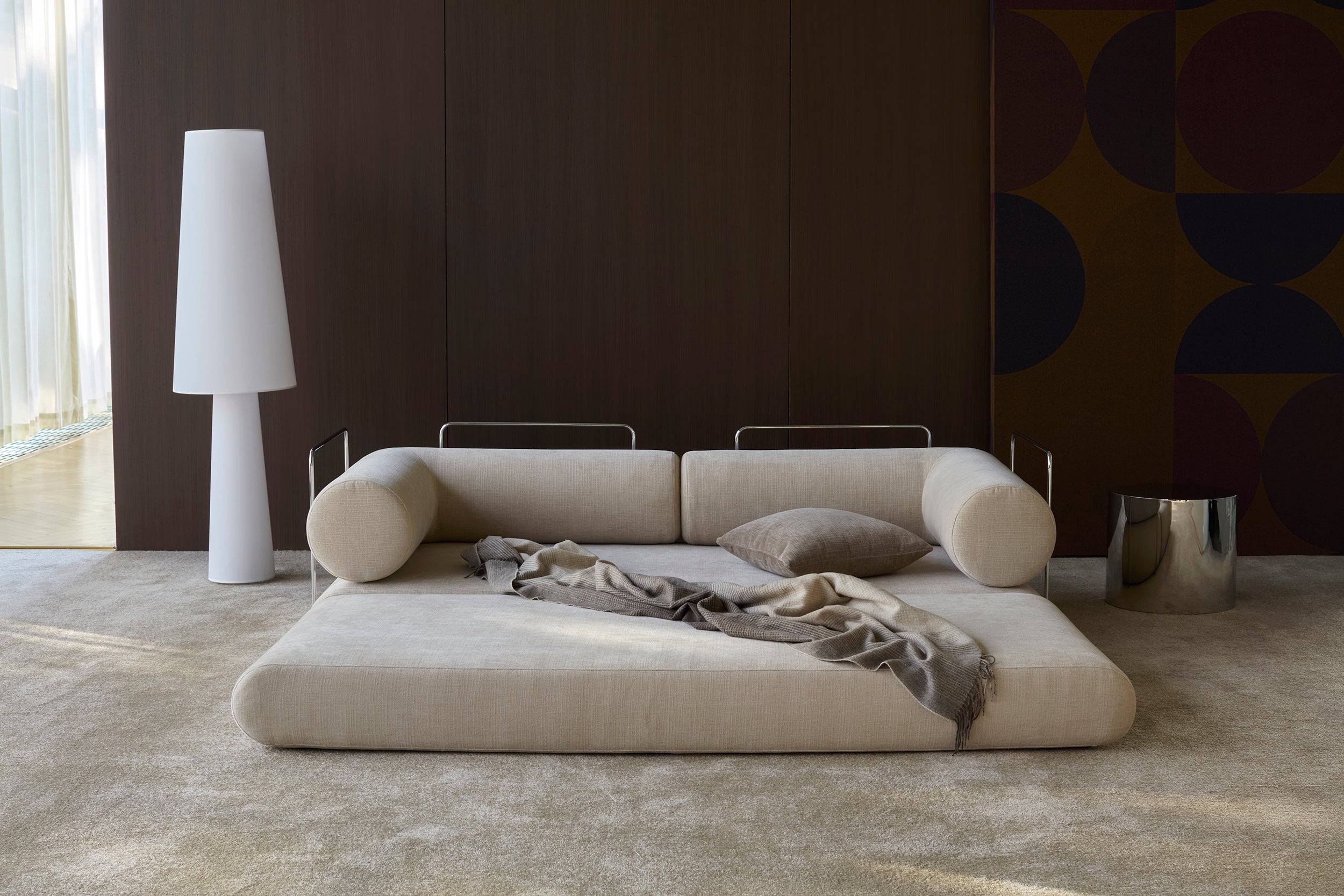 Circlus Tagesbett L-Shaped Armlehnen in 410 Esina Almond präsentiert im Onlineshop von KAQTU Design AG. Bettsofa ist von Innovation Living