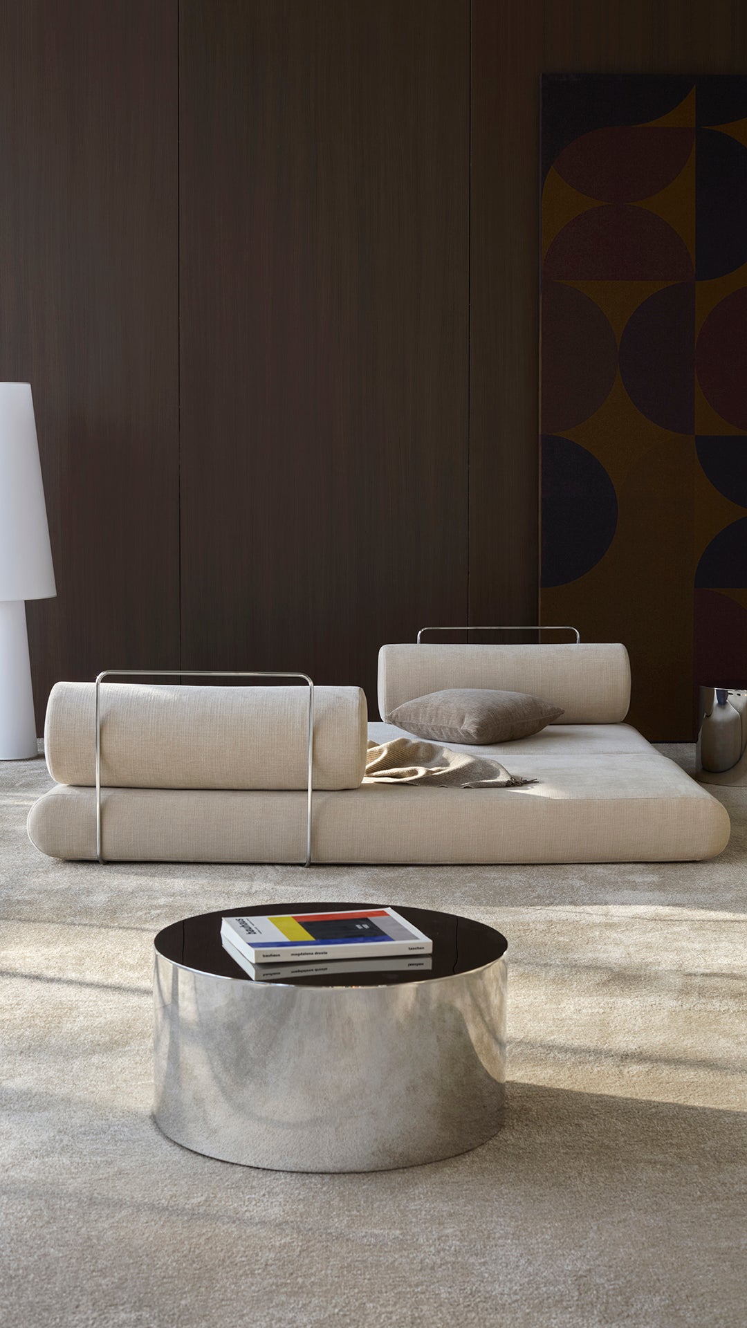 Circlus Tagesbett Mit Rückenpolstern in 410 Esina Almond präsentiert im Onlineshop von KAQTU Design AG. Bettsofa ist von Innovation Living
