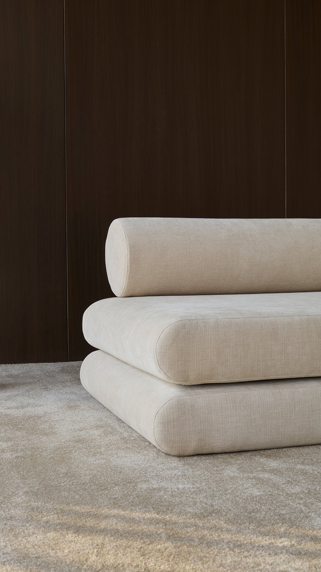 Circlus Tagesbett Mit Rückenpolstern in 410 Esina Almond präsentiert im Onlineshop von KAQTU Design AG. Bettsofa ist von Innovation Living