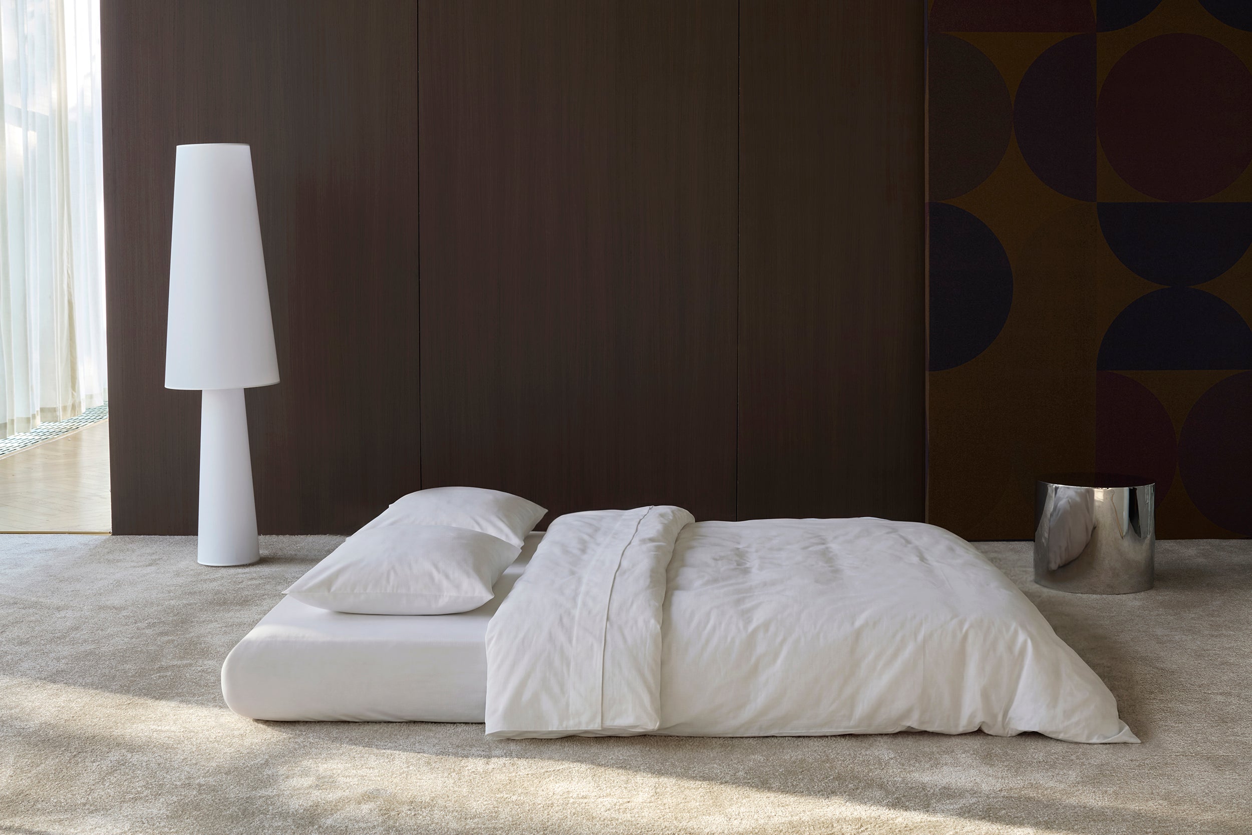 Circlus Tagesbett Mit Rückenpolstern in 410 Esina Almond präsentiert im Onlineshop von KAQTU Design AG. Bettsofa ist von Innovation Living