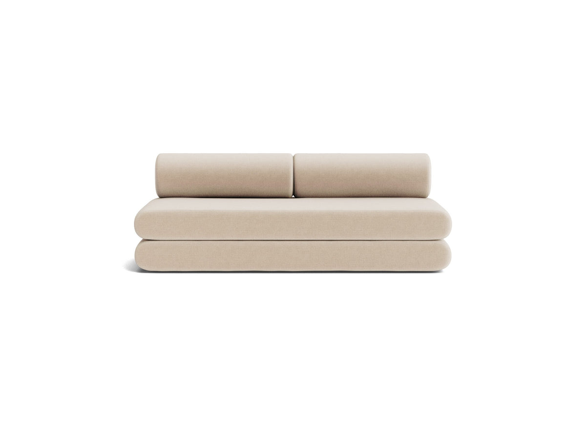 Circlus Tagesbett Mit Rückenpolstern in 410 Esina Almond präsentiert im Onlineshop von KAQTU Design AG. Bettsofa ist von Innovation Living