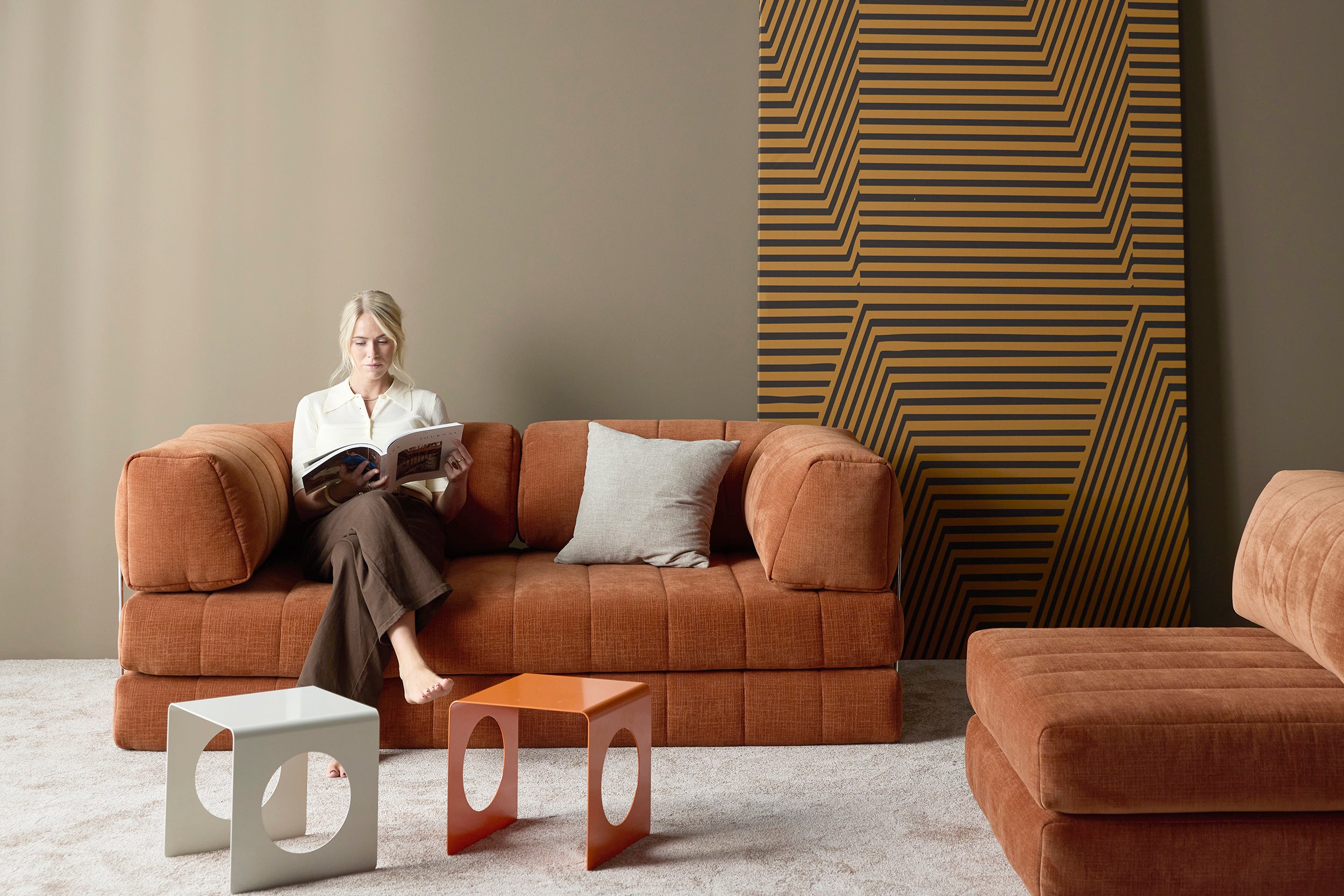 CozyPad Sessel in 412 Esina Rust Orange präsentiert im Onlineshop von KAQTU Design AG. Bettsessel ist von Innovation Living
