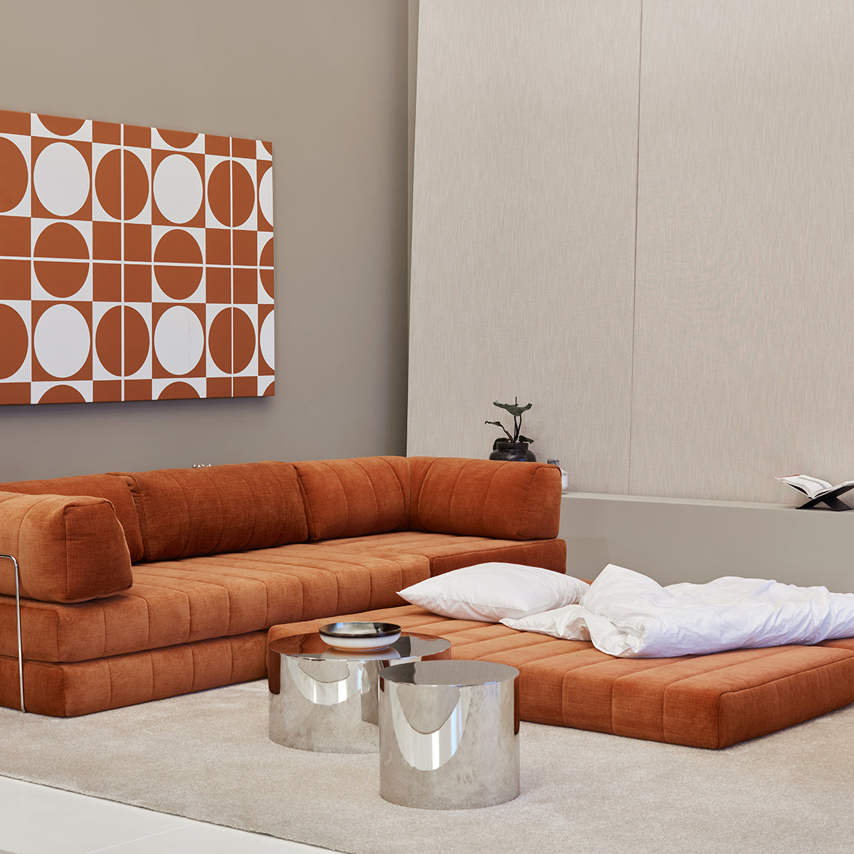 CozyPad Schlafsofa Ecksofa mit Armlehnen in 412 Esina Rust Orange präsentiert im Onlineshop von KAQTU Design AG. Bettsofa ist von Innovation Living