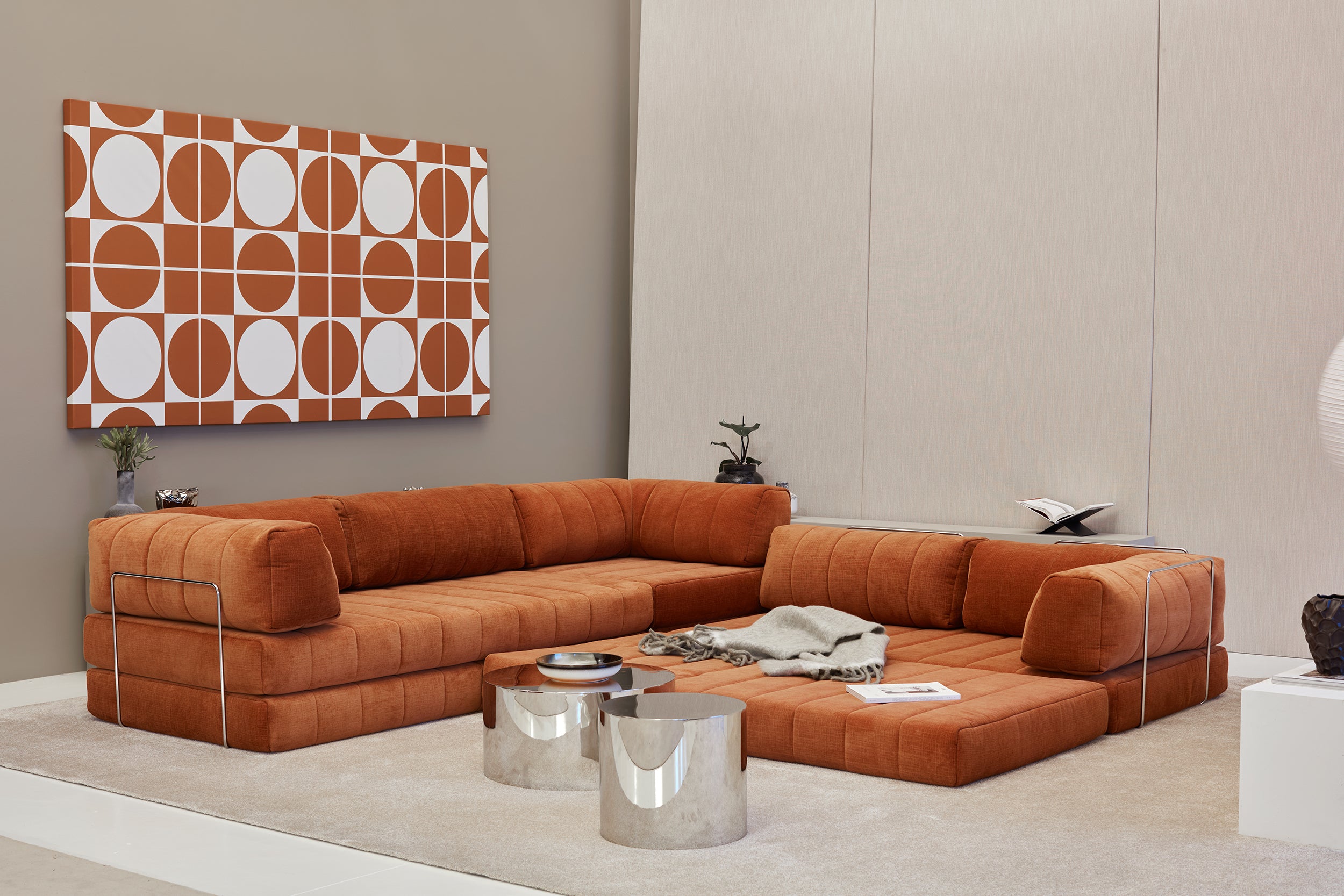 CozyPad Schlafsofa Ecksofa mit Armlehnen in 412 Esina Rust Orange präsentiert im Onlineshop von KAQTU Design AG. Bettsofa ist von Innovation Living